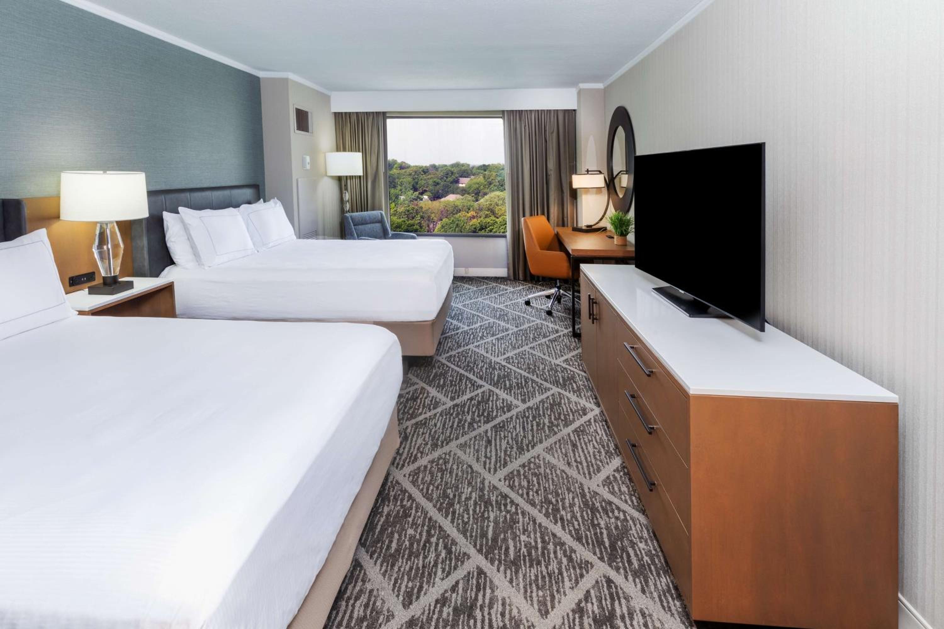 Queen Room with Two Queen Beds - Photo 6