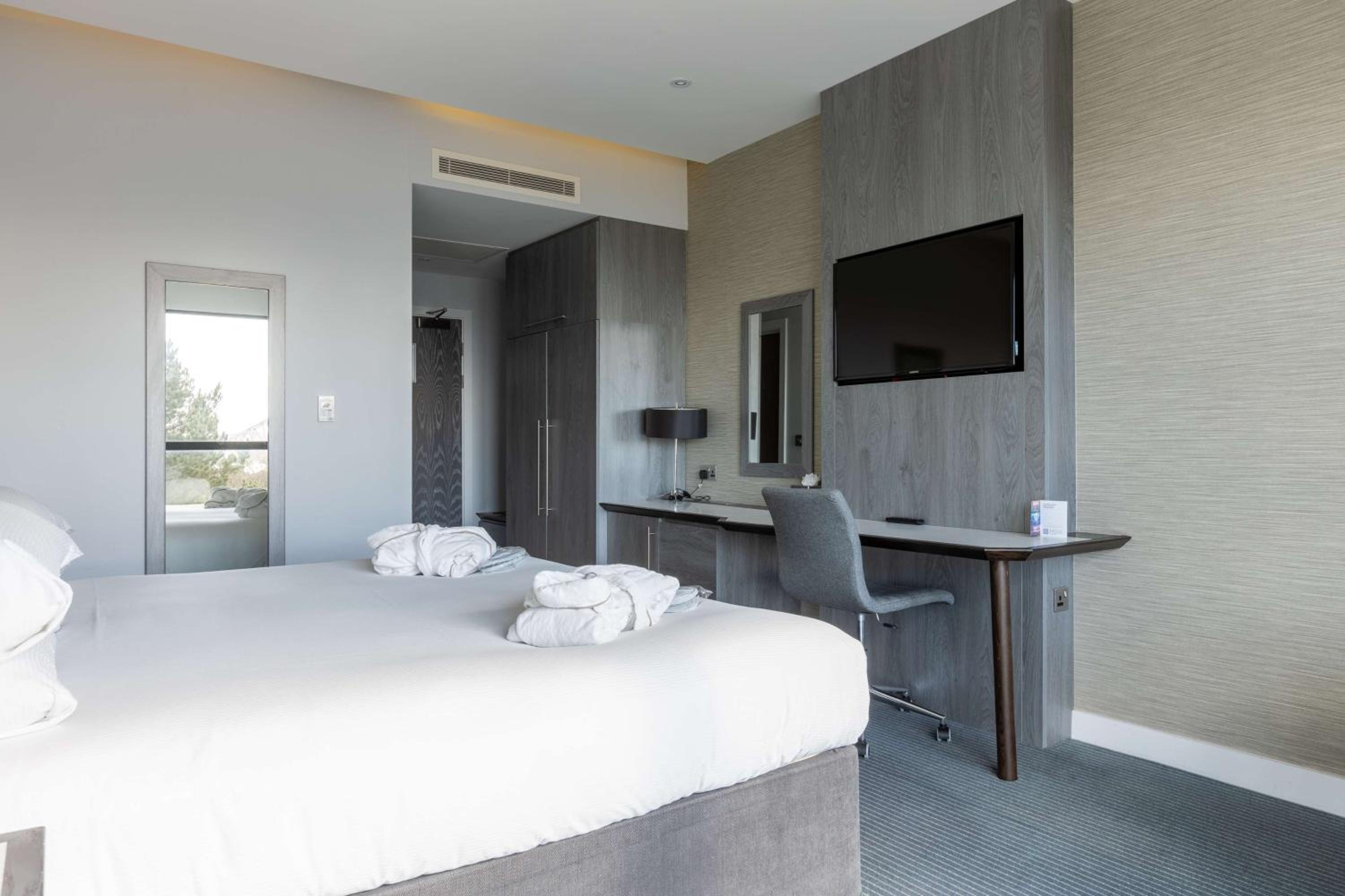 Deluxe King Room - Photo 1