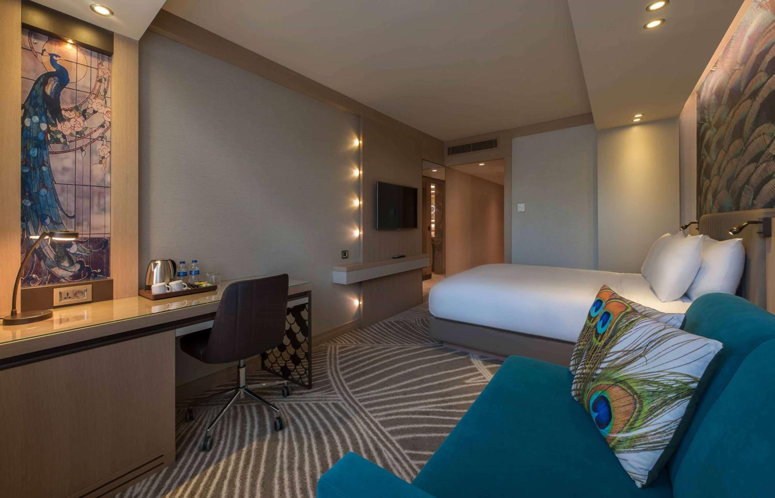 Deluxe Queen Room