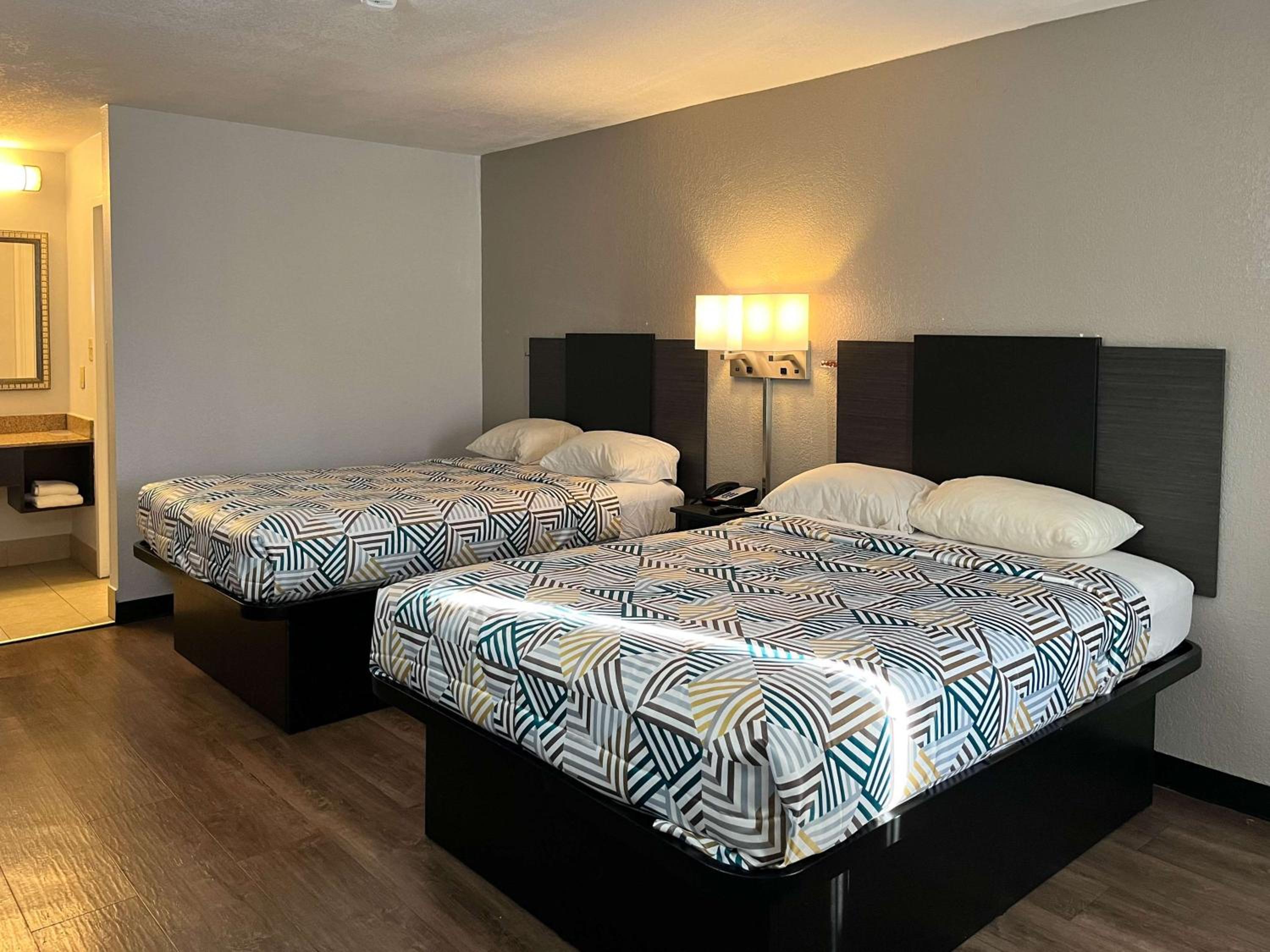 Quadruple Room - Smoking - Photo 2