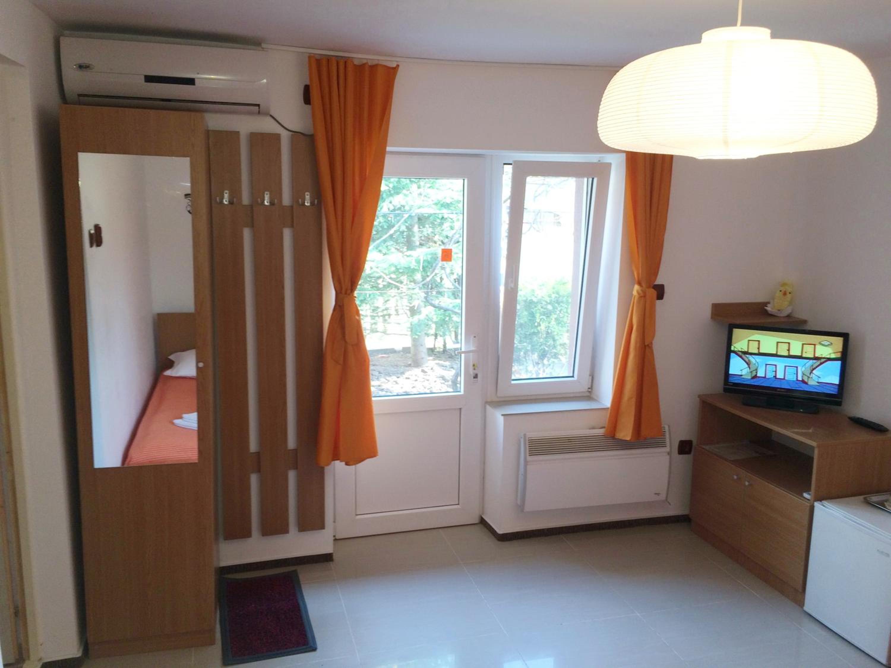 Triple Room with Private Bathroom - Photo 9