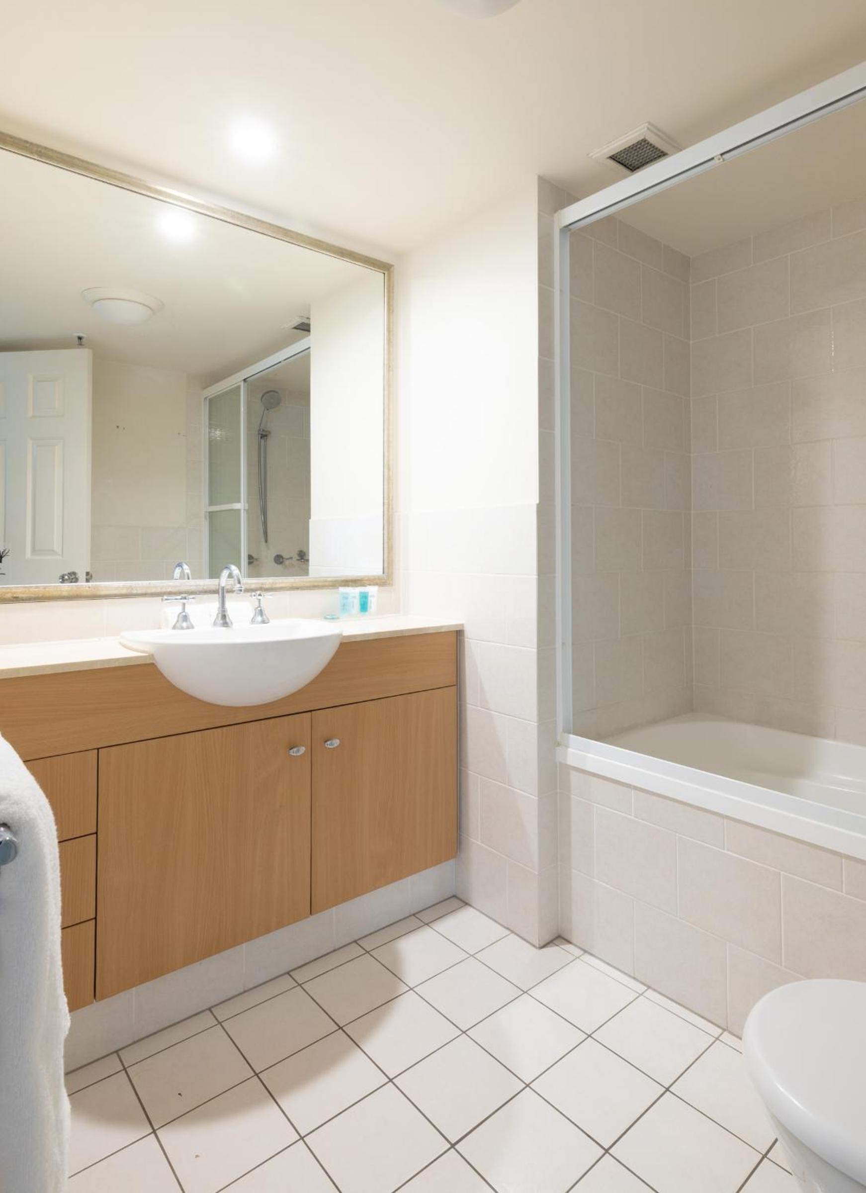 Superior Two-Bedroom Apartment with Ocean View - Photo 3