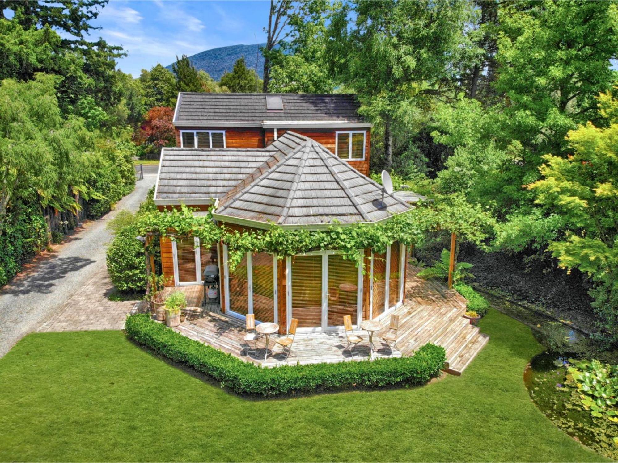 Three-Bedroom Cottage - Photo 17