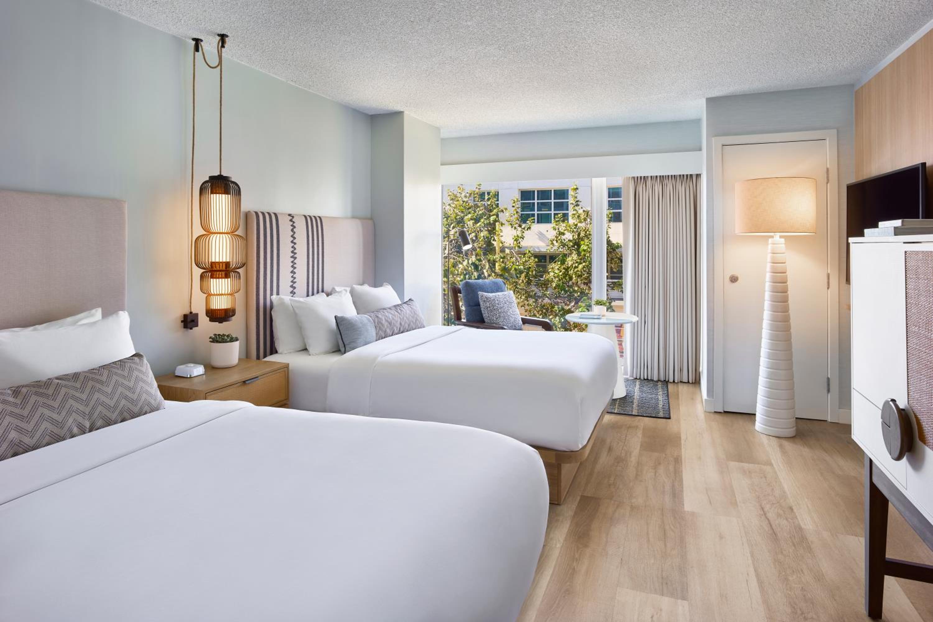 Deluxe Queen Room with Two Queen Beds thumbnail 6