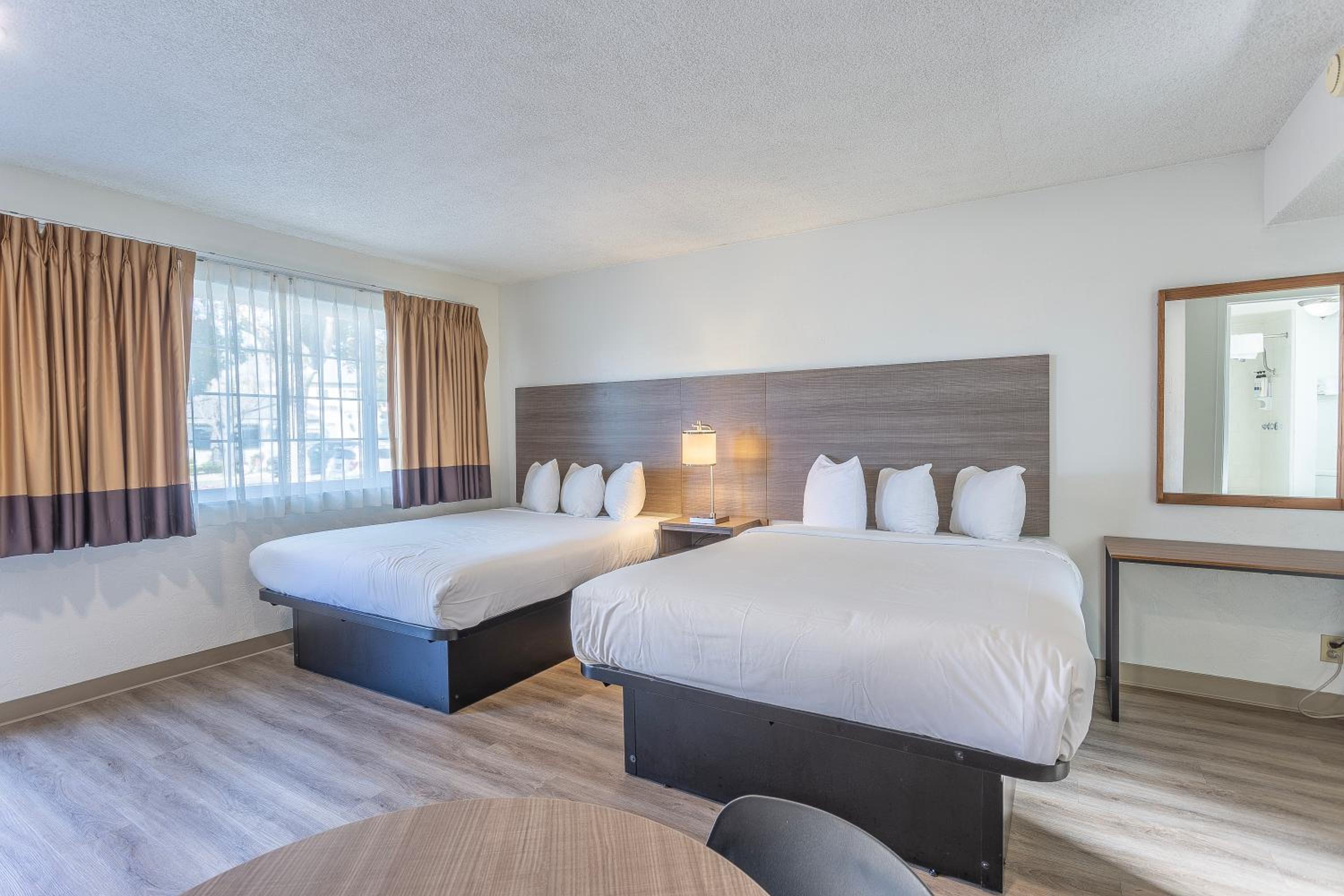 Queen Room with Two Queen Beds - Photo 11