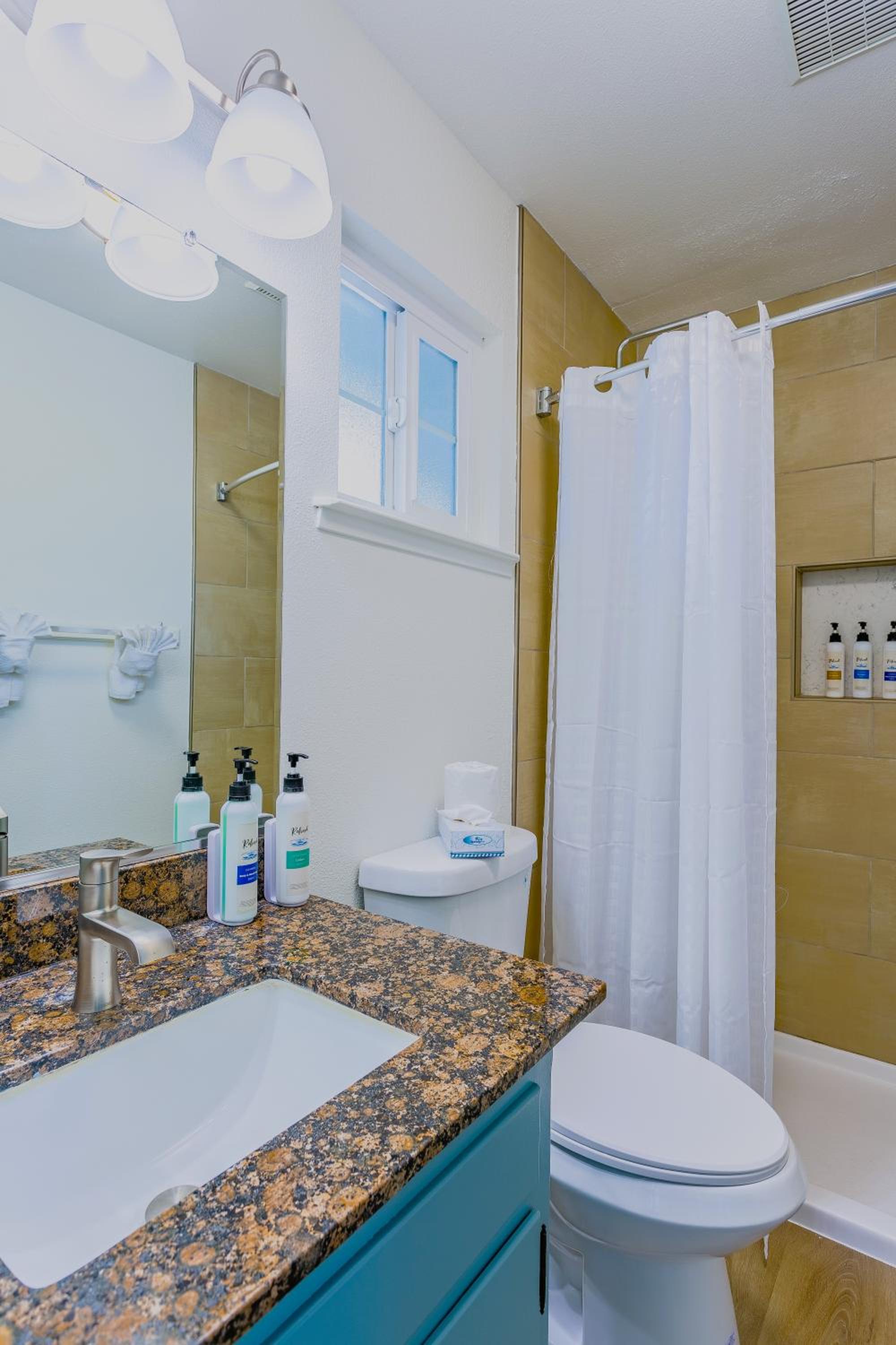 Deluxe Family Suite photo 3