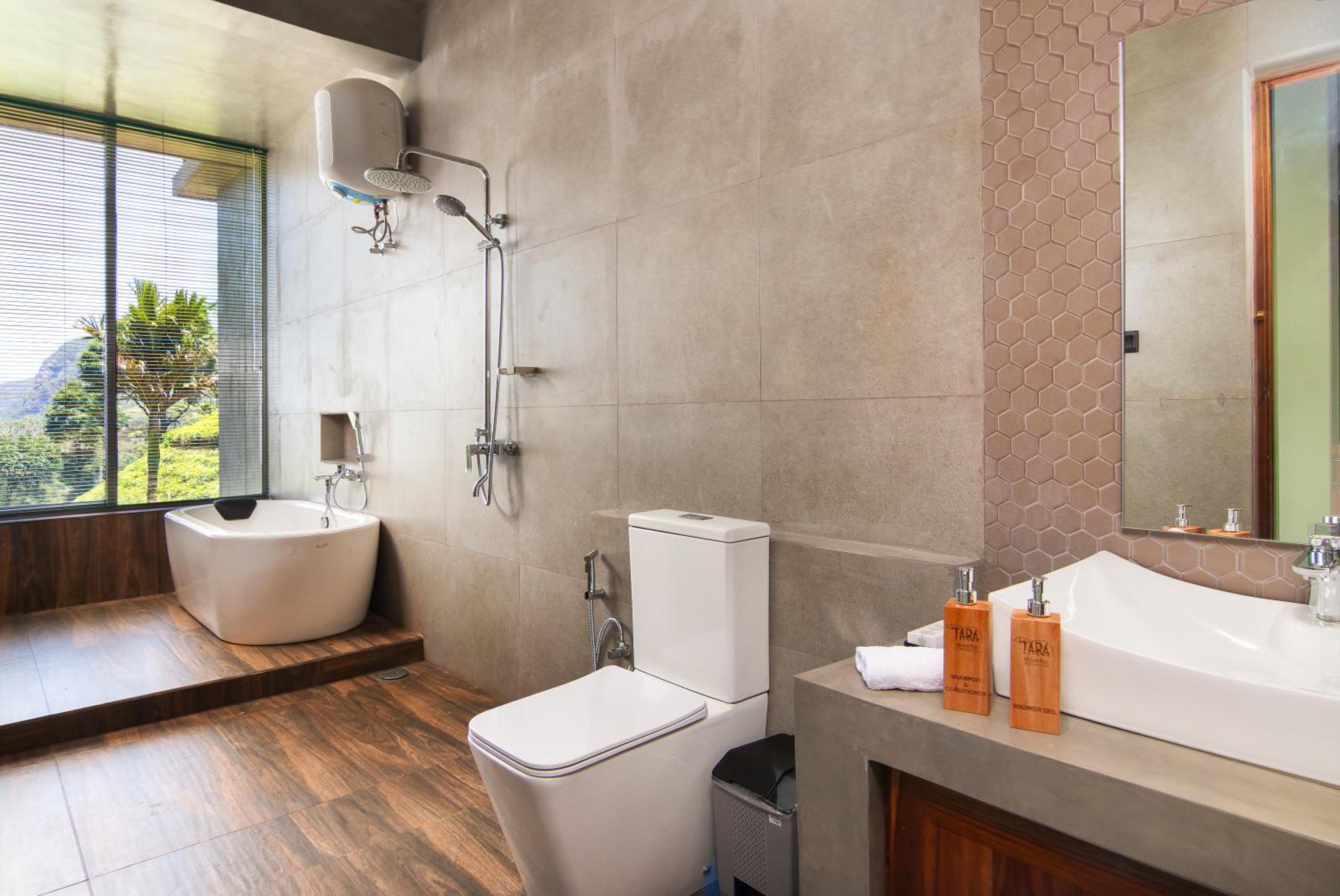 Deluxe Double Room with Bath photo 2
