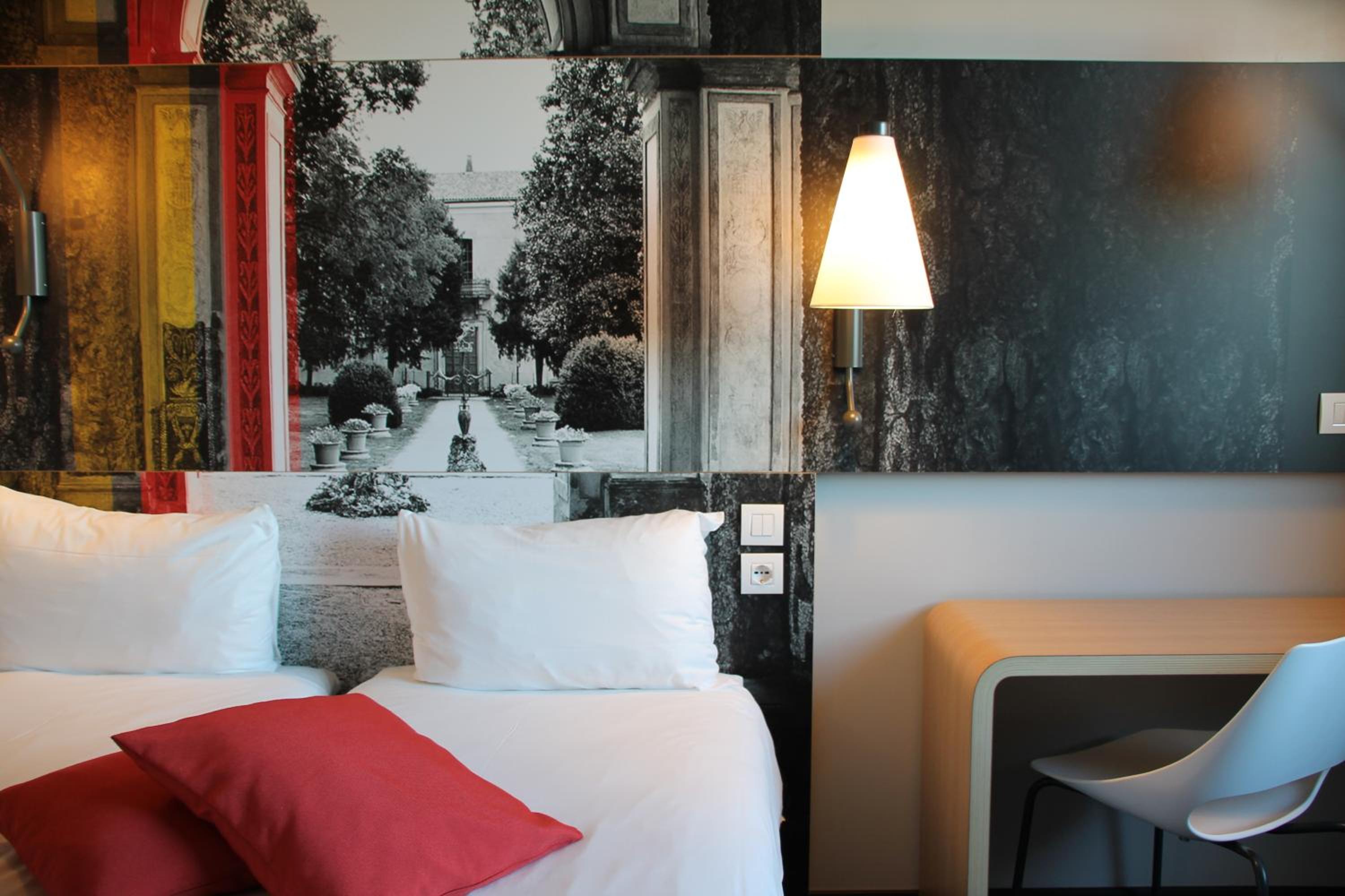 Standard Room with Two Single Beds photo 1