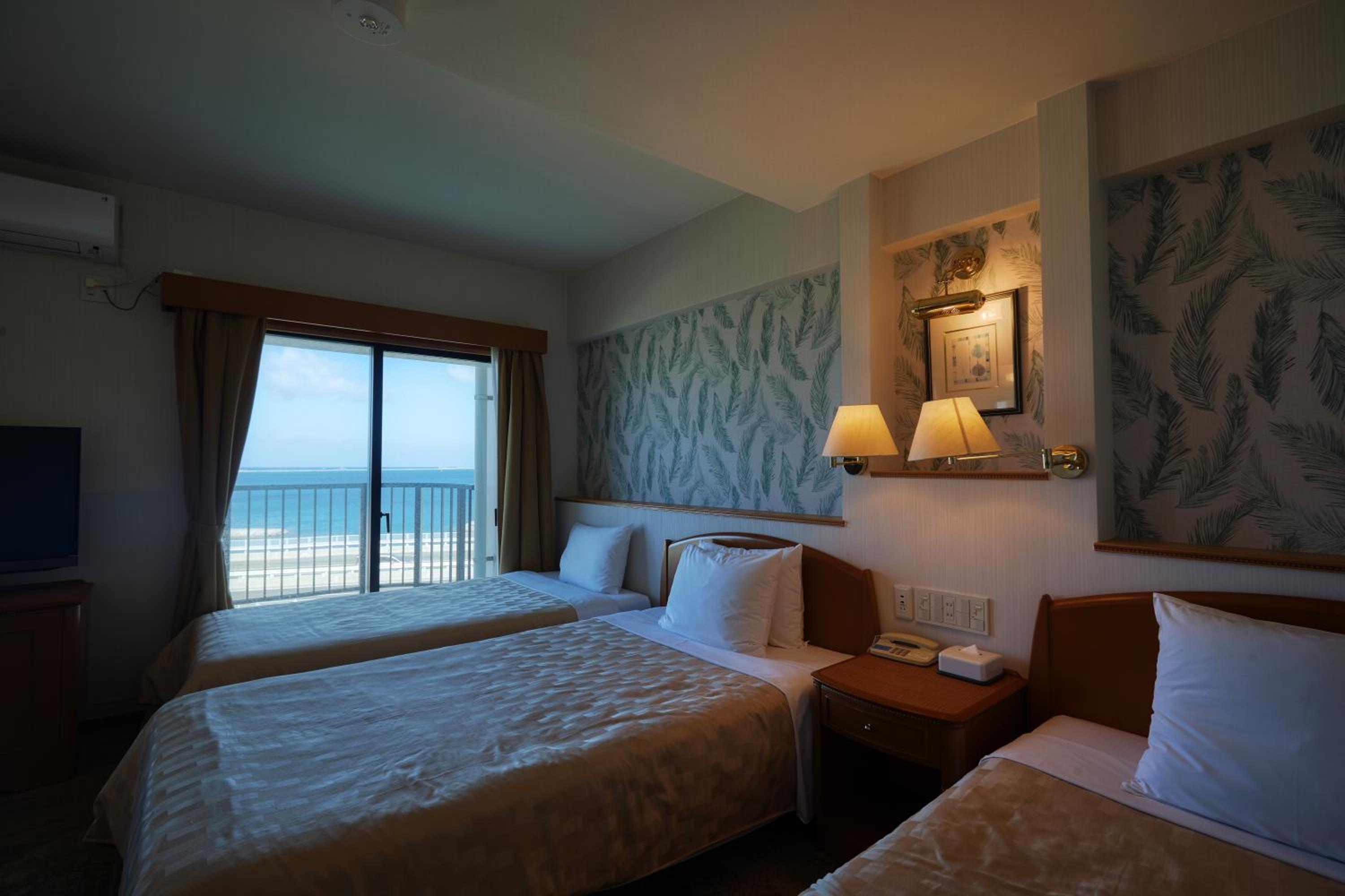 Triple Room with Sea View - Non Smoking