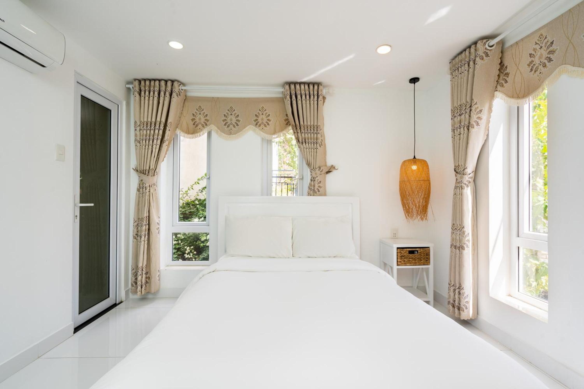 Deluxe Room - Photo 17
