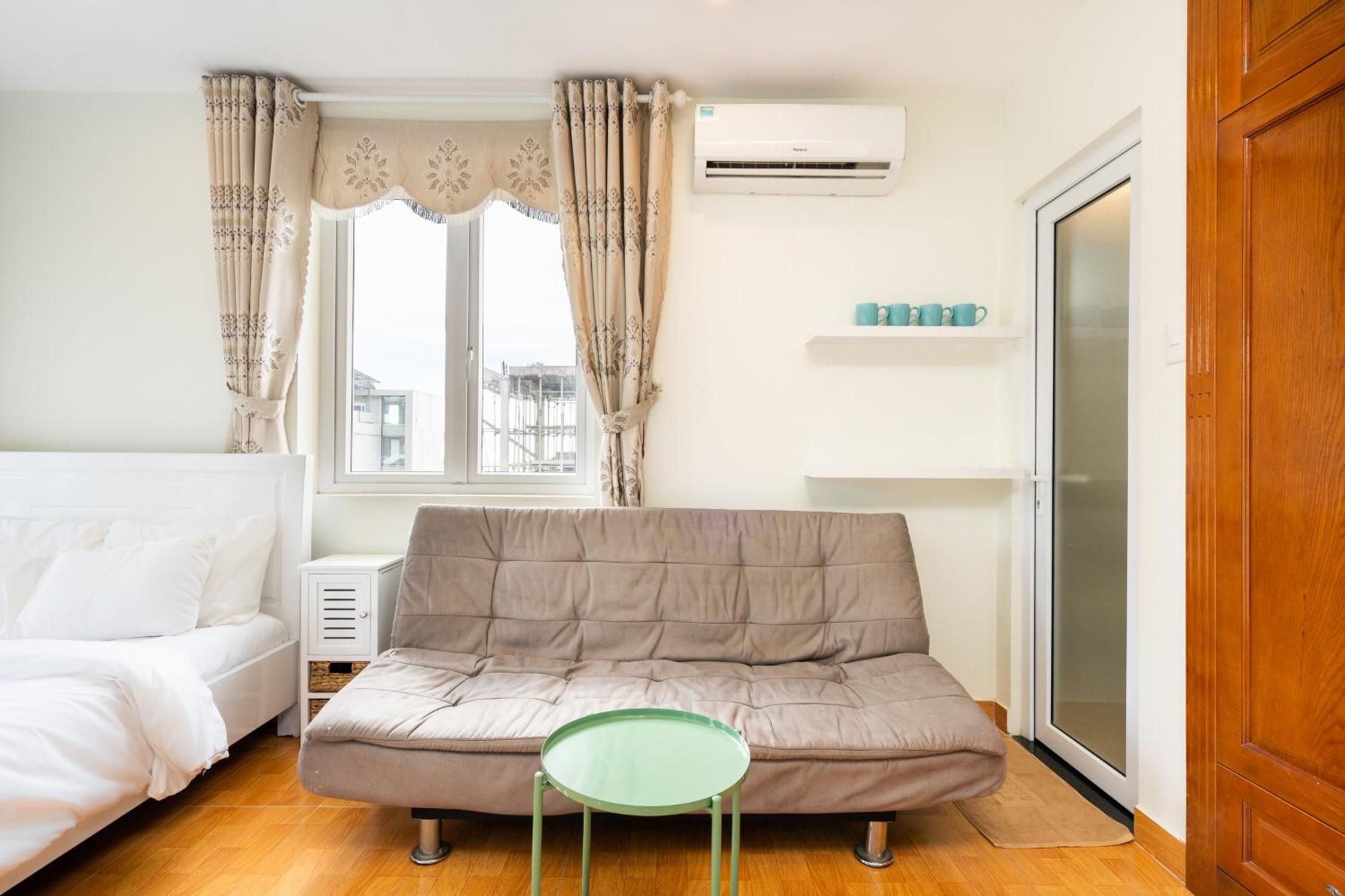Family Room - Photo 8