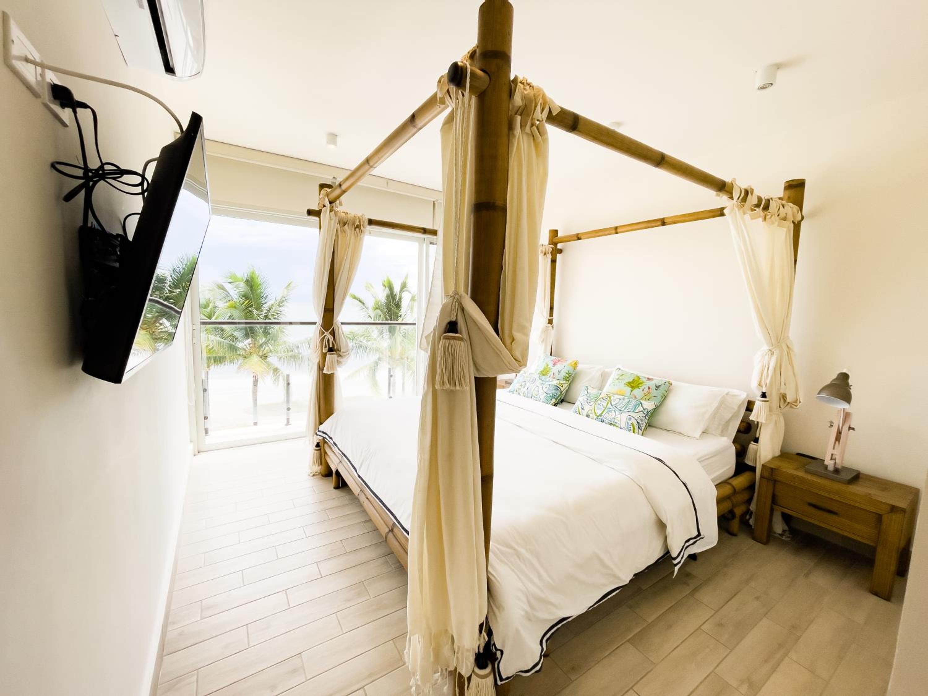 Four-Bedroom Apartment with Balcony 