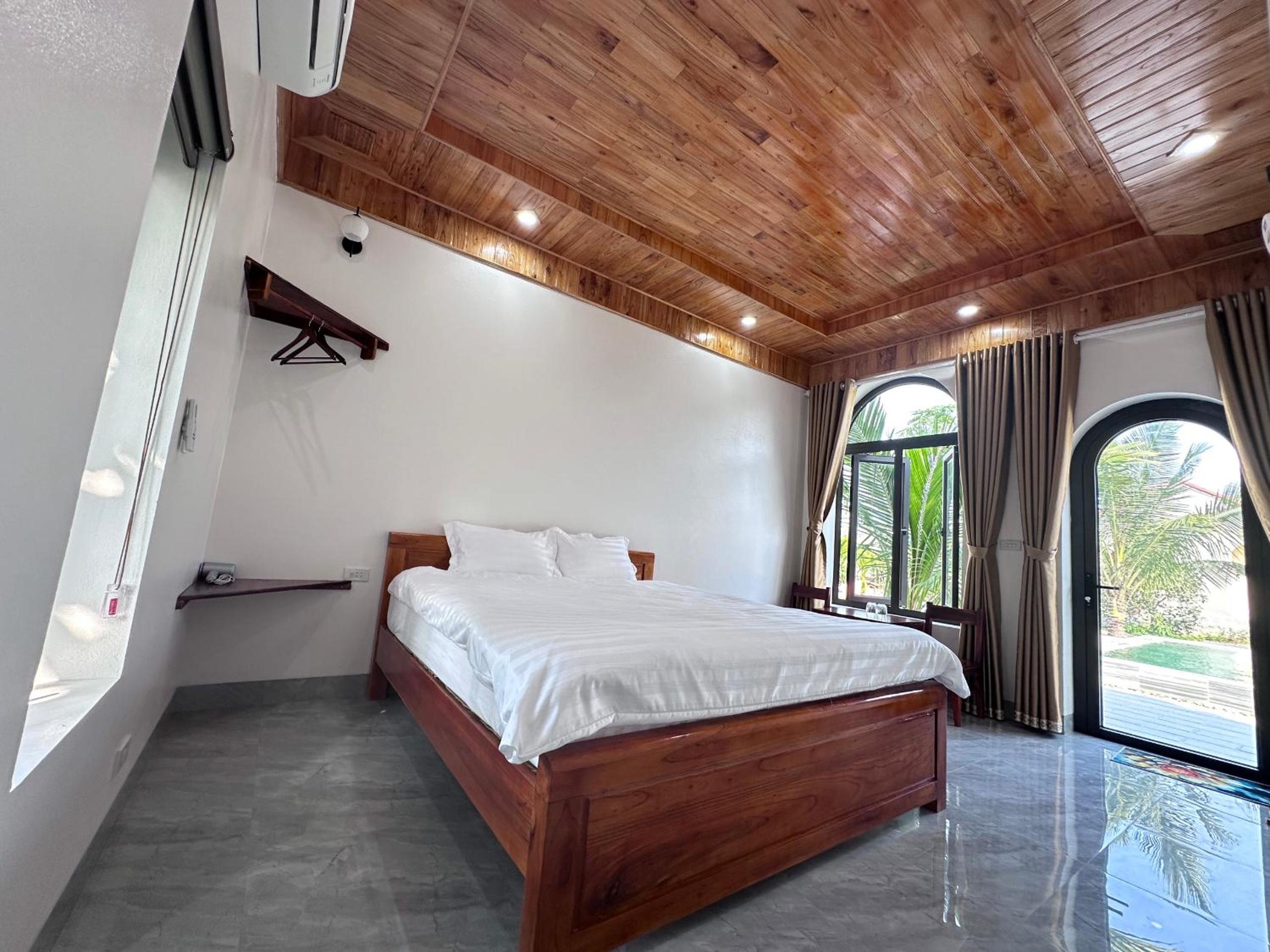 King Room with Pool View photo 1