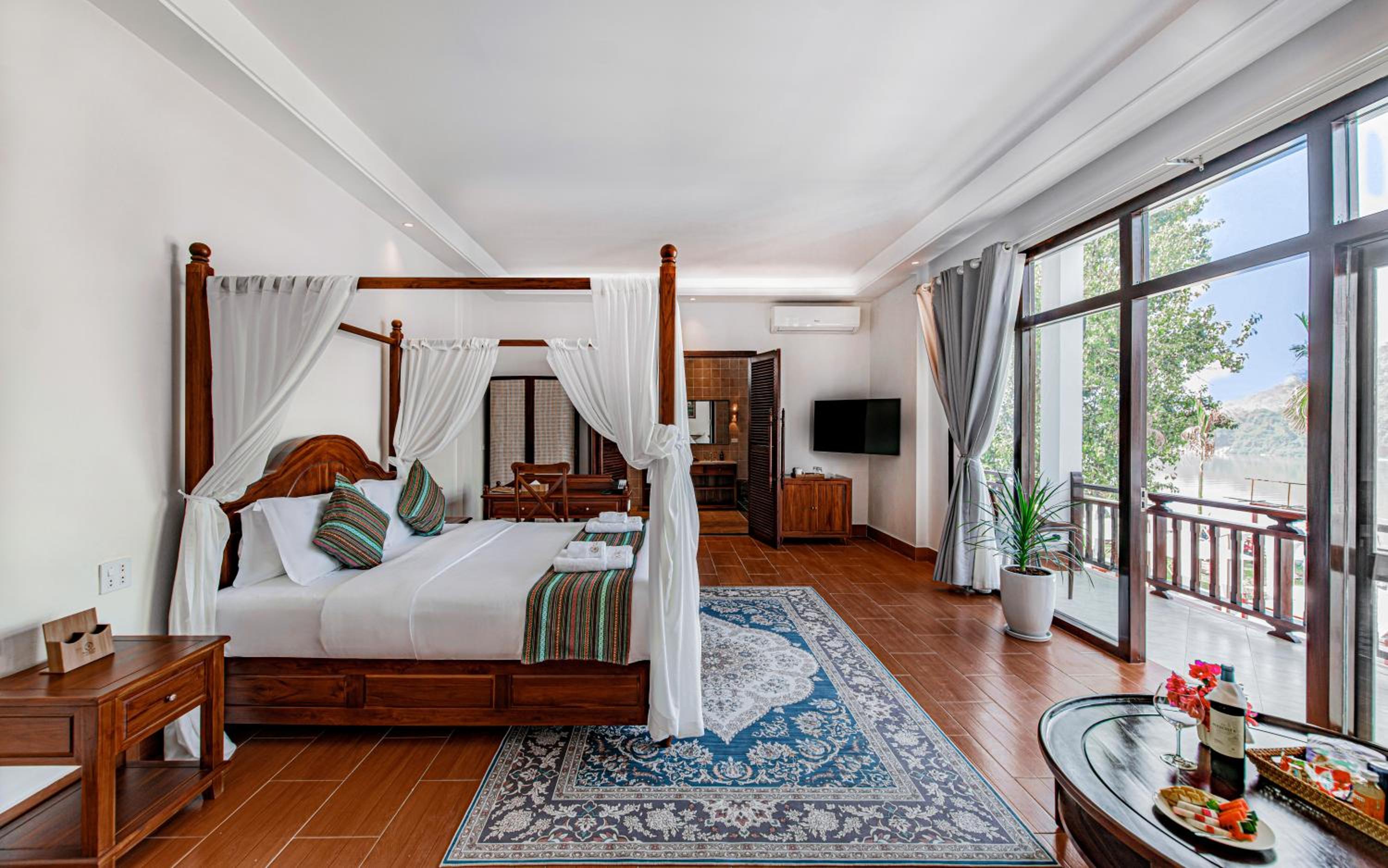 Suite with River View