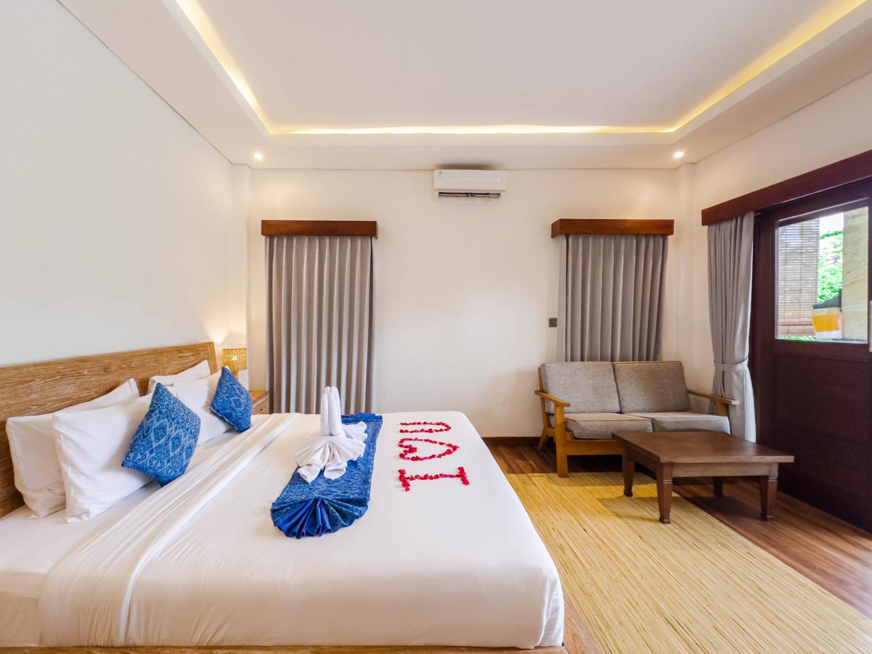 Suite with Pool View - Photo 6