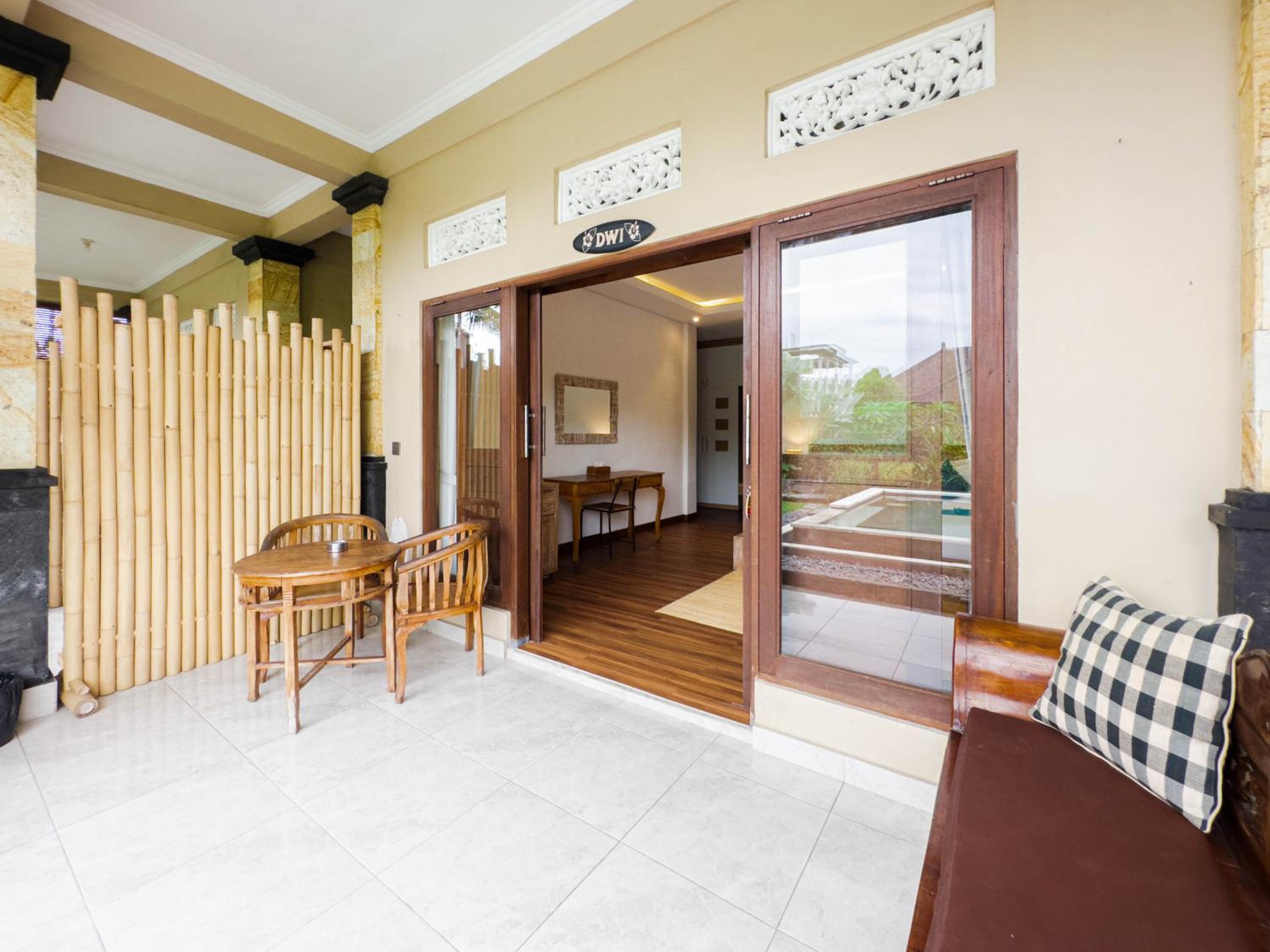 Suite with Pool View - Photo 5