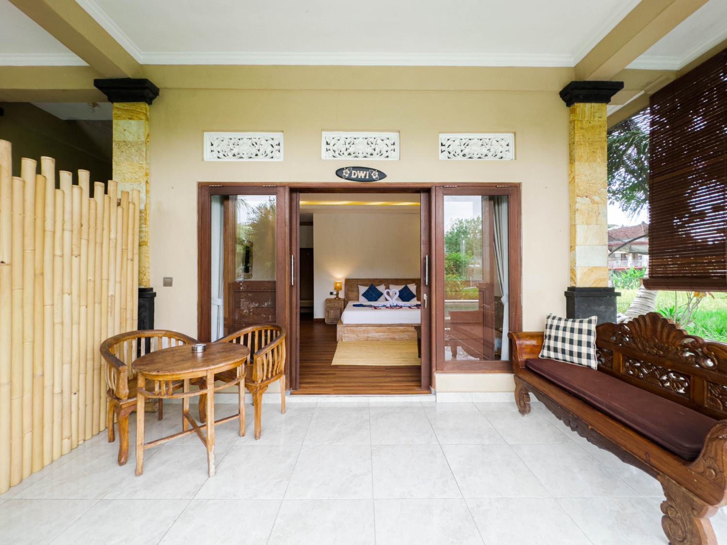Suite with Pool View - Photo 3