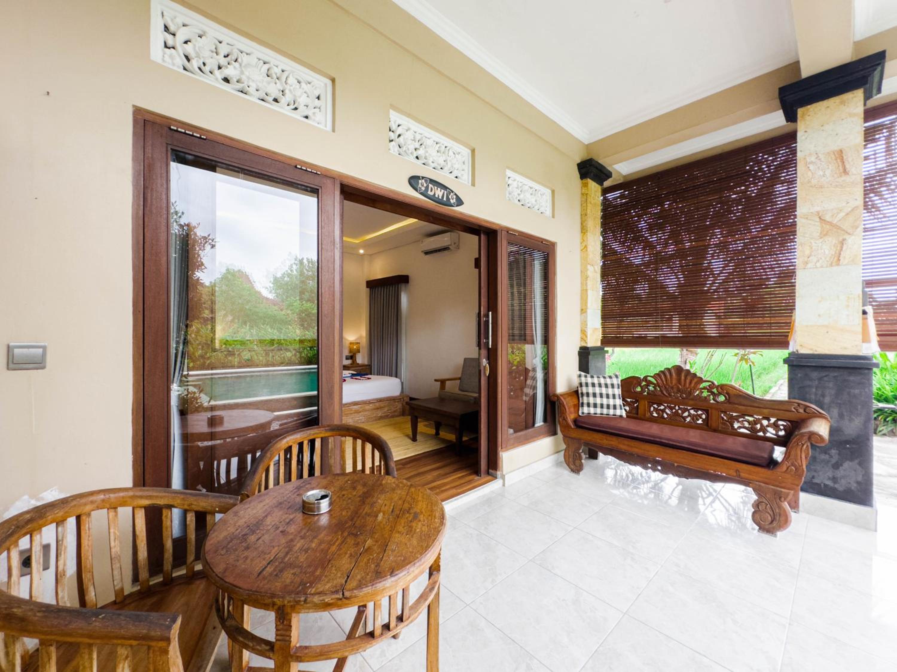 Suite with Pool View - Photo 9