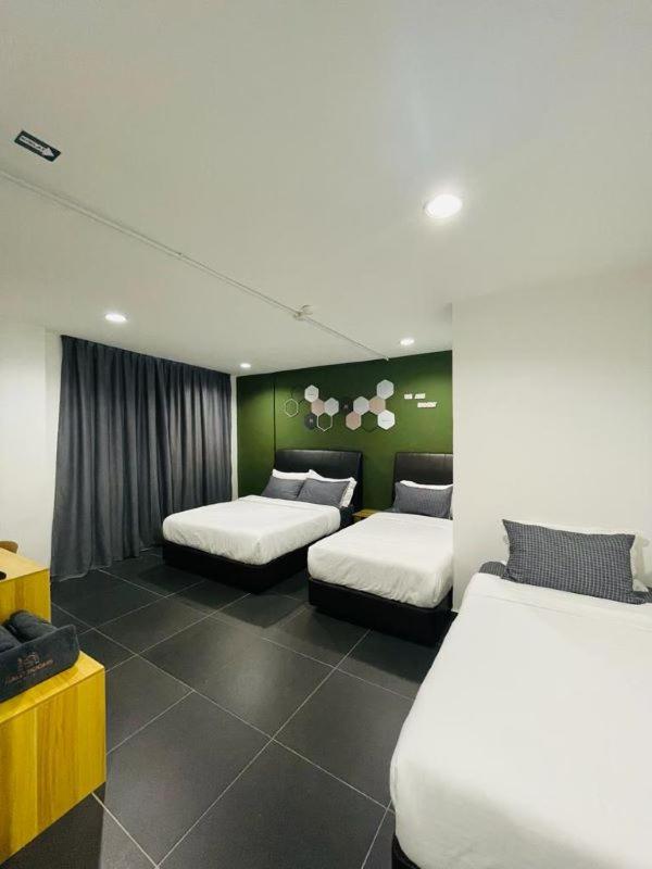 Deluxe Family Suite photo 1