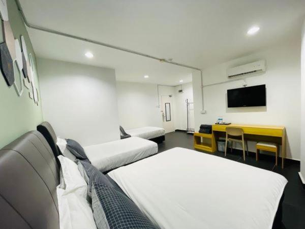 Deluxe Family Suite photo 3