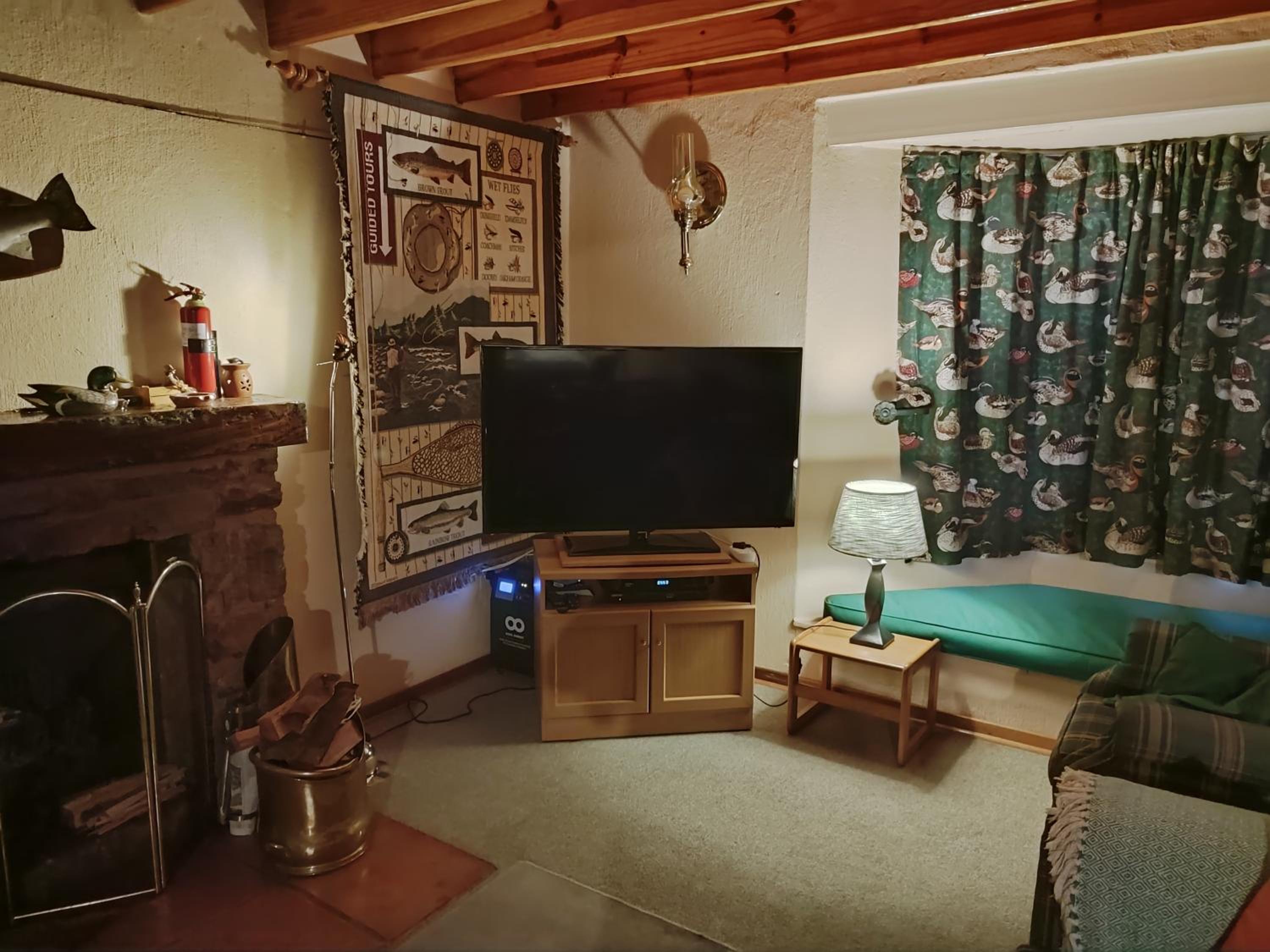 Three-Bedroom House - Photo 6