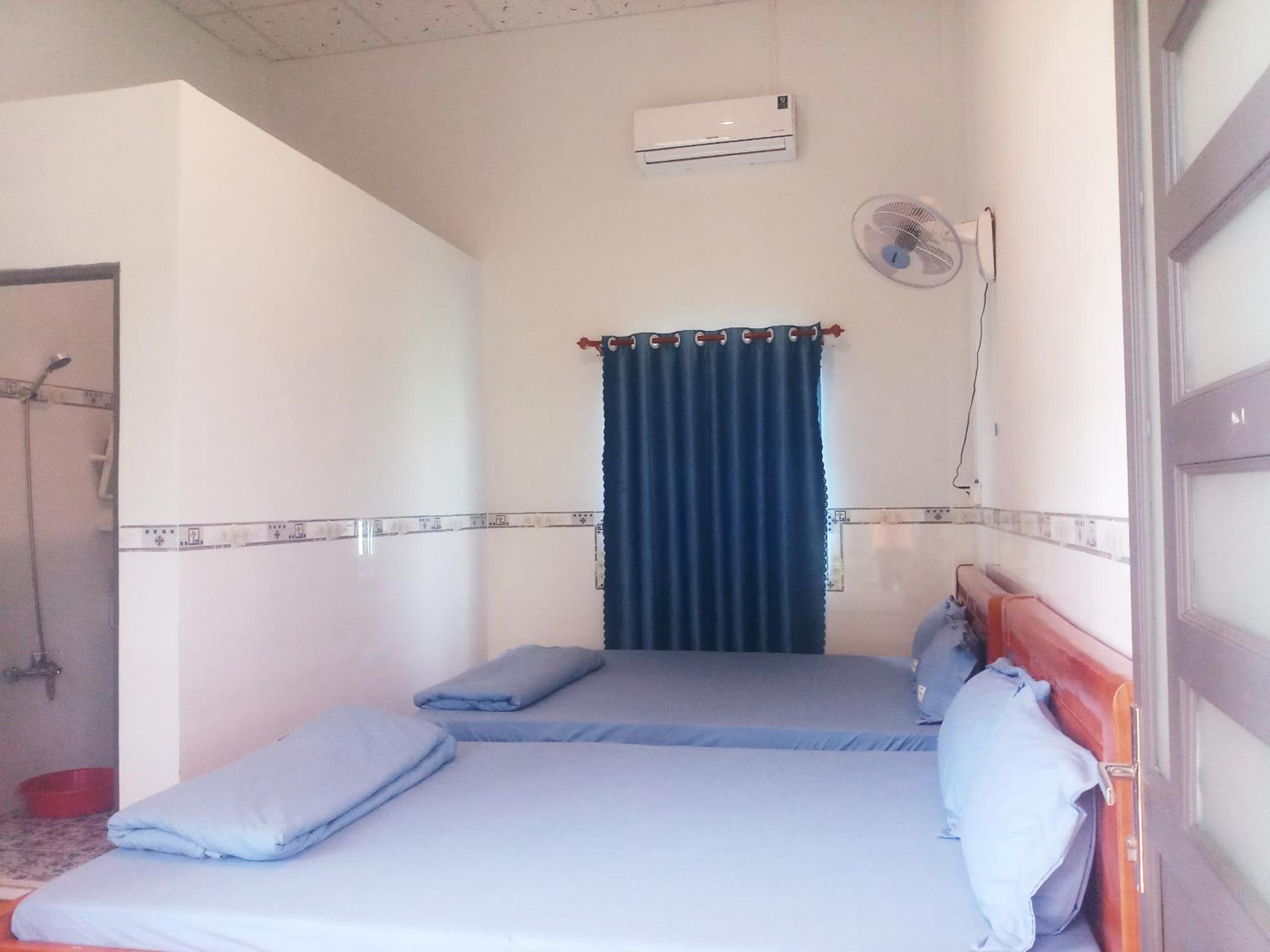 Standard Queen Room with Two Queen Beds photo 1