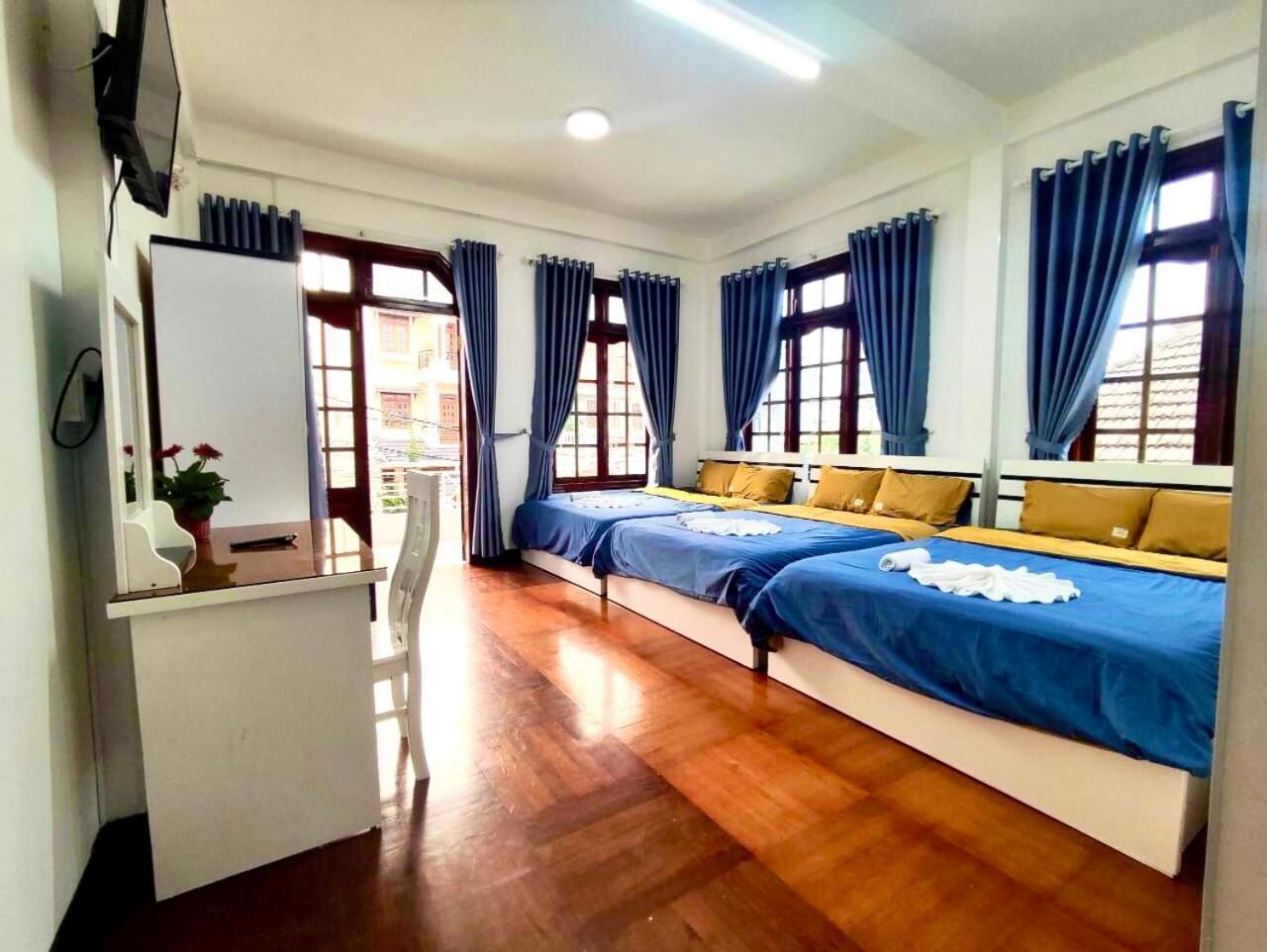 Family Room With Balcony photo 1