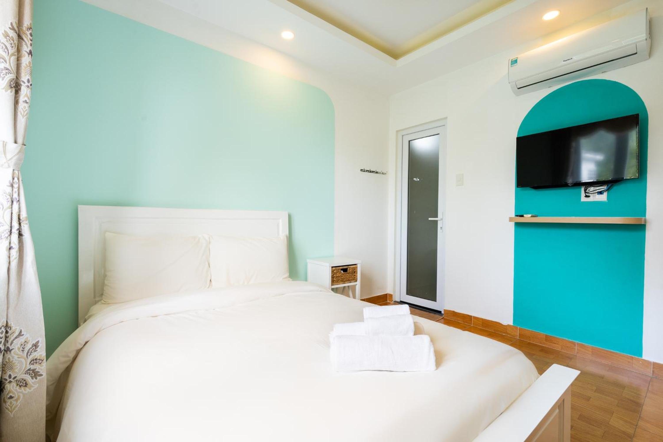 Deluxe Room - Photo 9