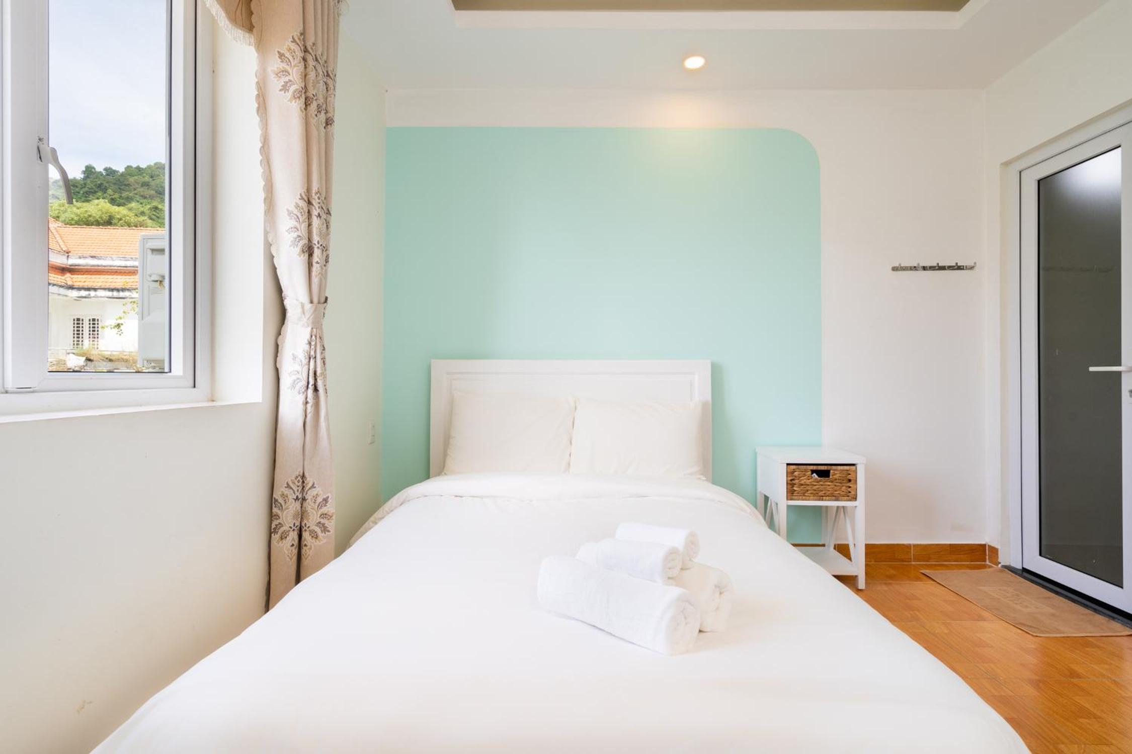 Deluxe Room - Photo 11
