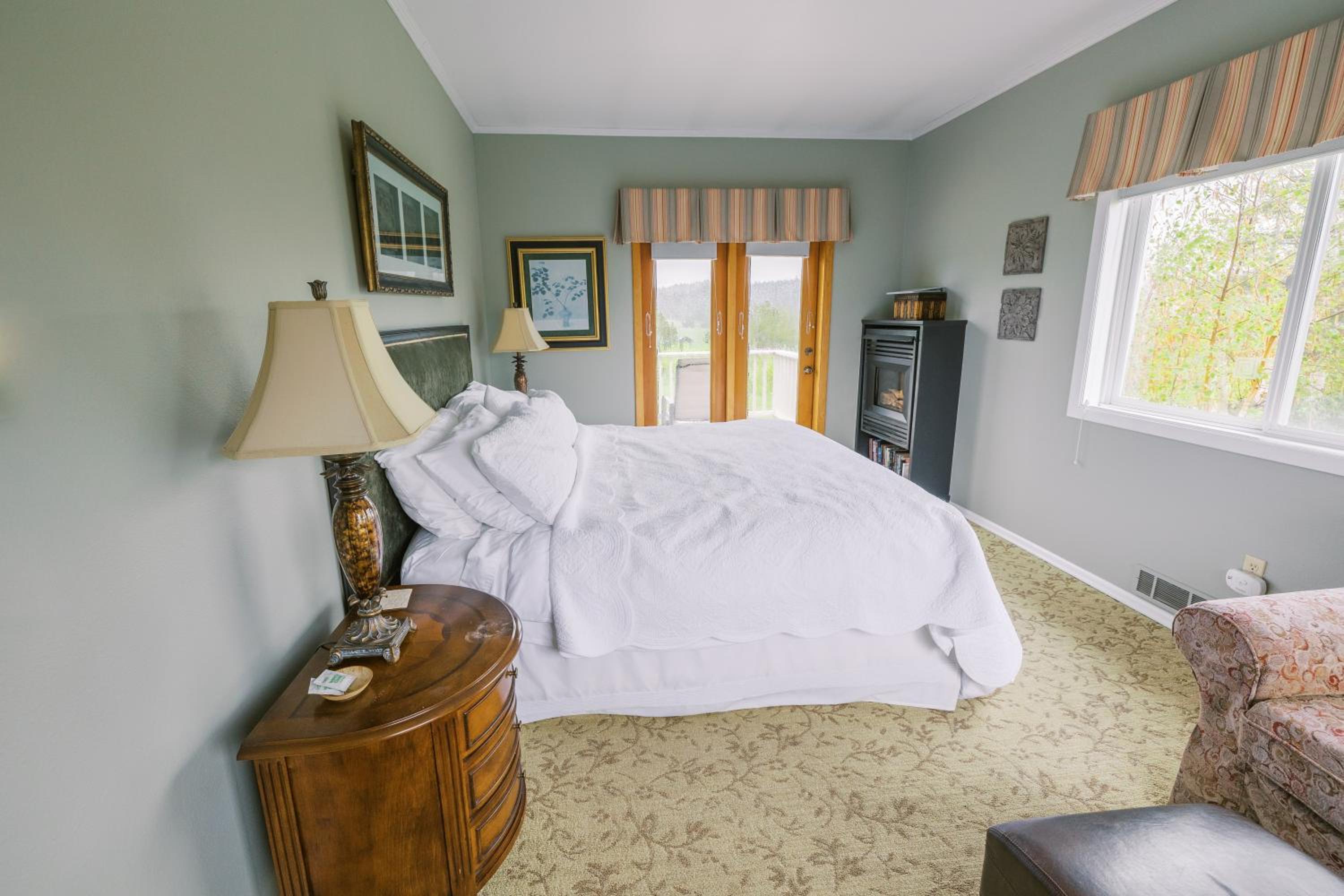 Deluxe King Room 2nd Floor - Bay Laurel photo 3