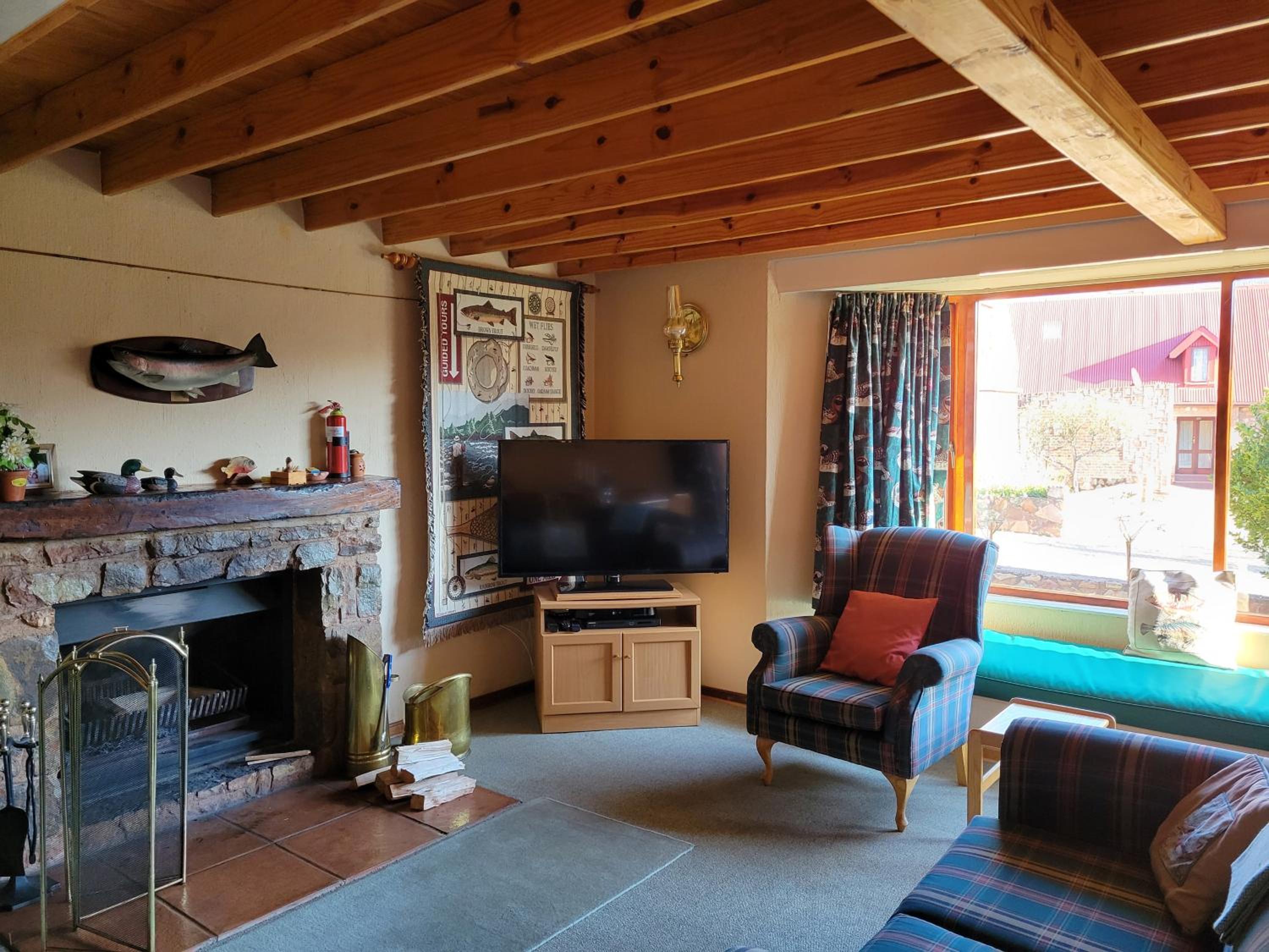Three-Bedroom House - Photo 3