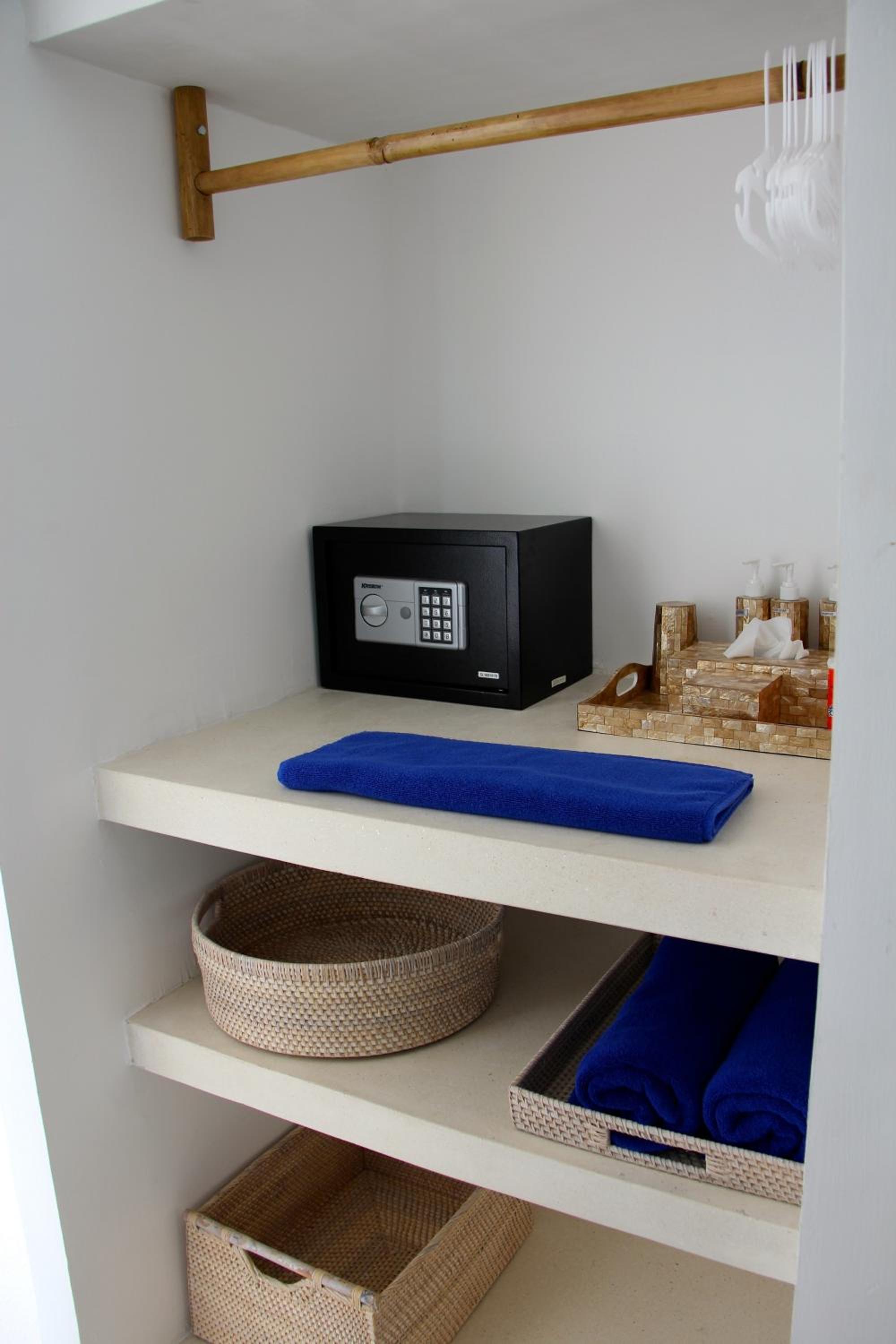Standard Twin Room with Balcony - Photo 7
