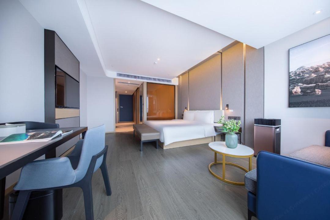 Jimu Double Room with Bathtub