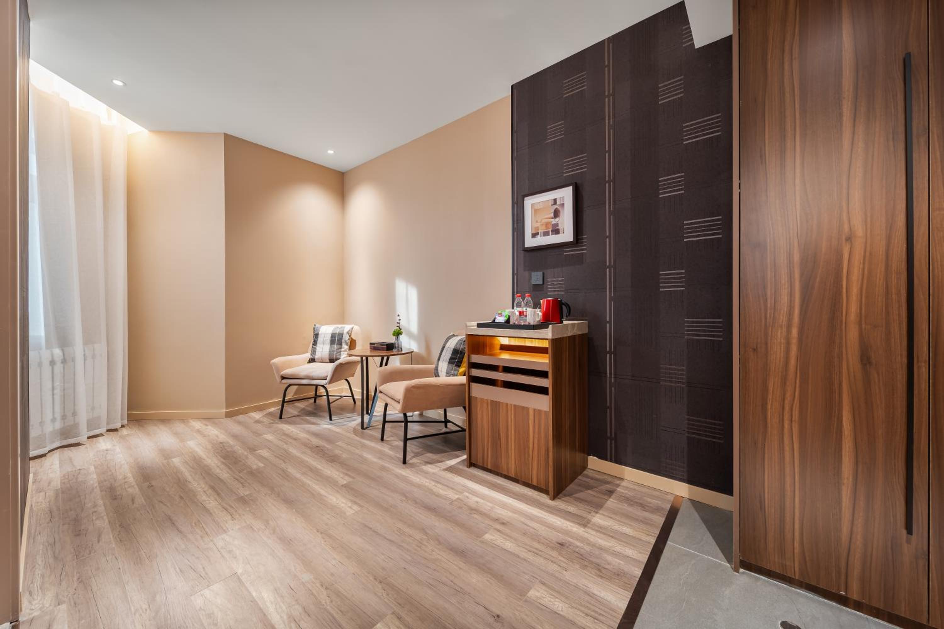 Deluxe Suite photo 2
