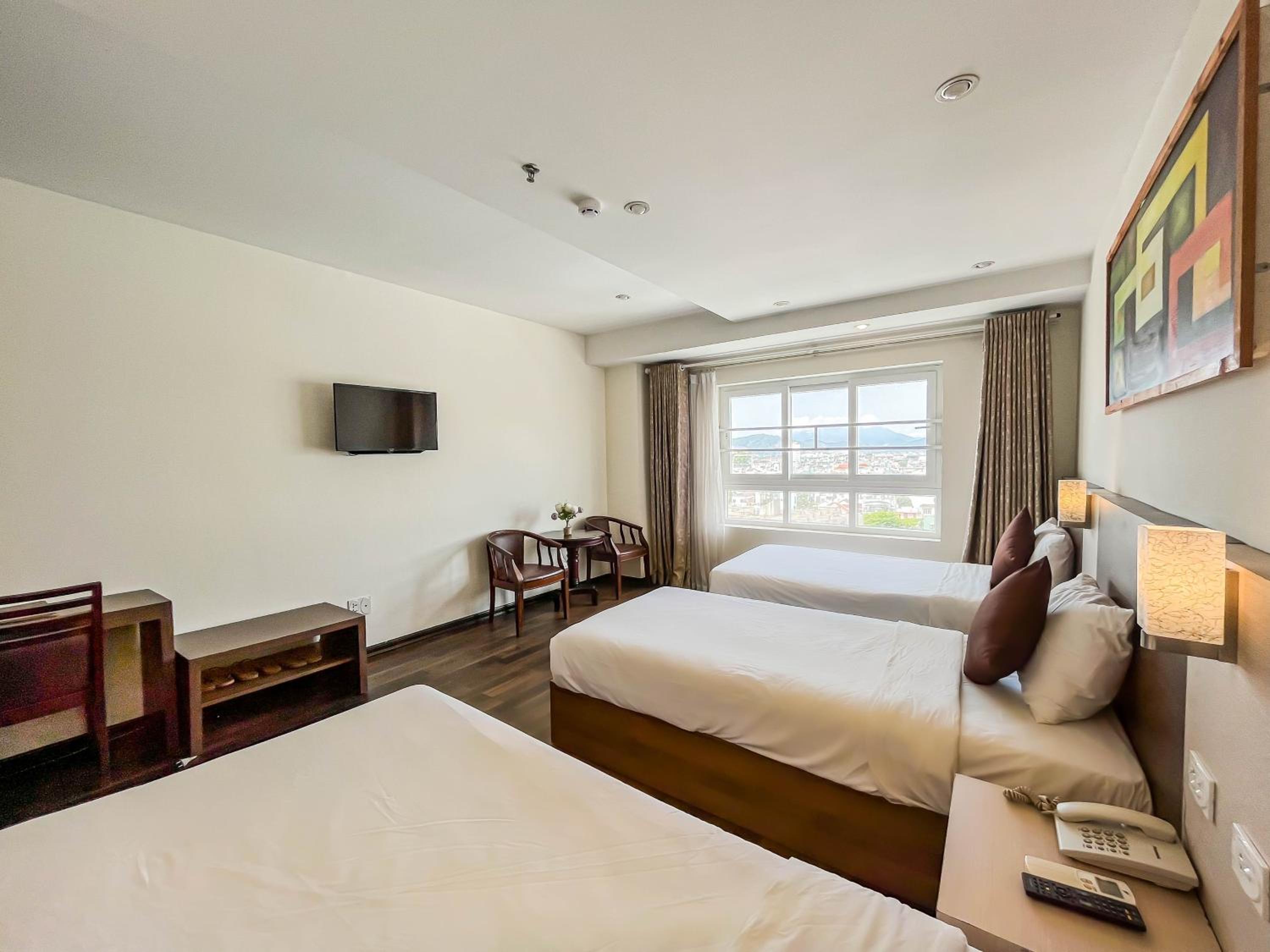 Triple Room with City View - Photo 3