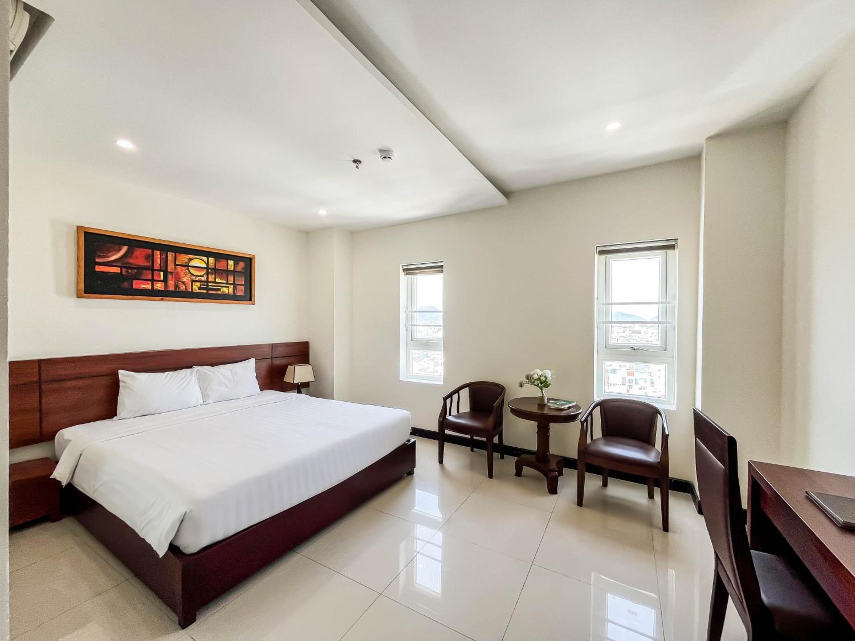 Deluxe King Room - Photo 1