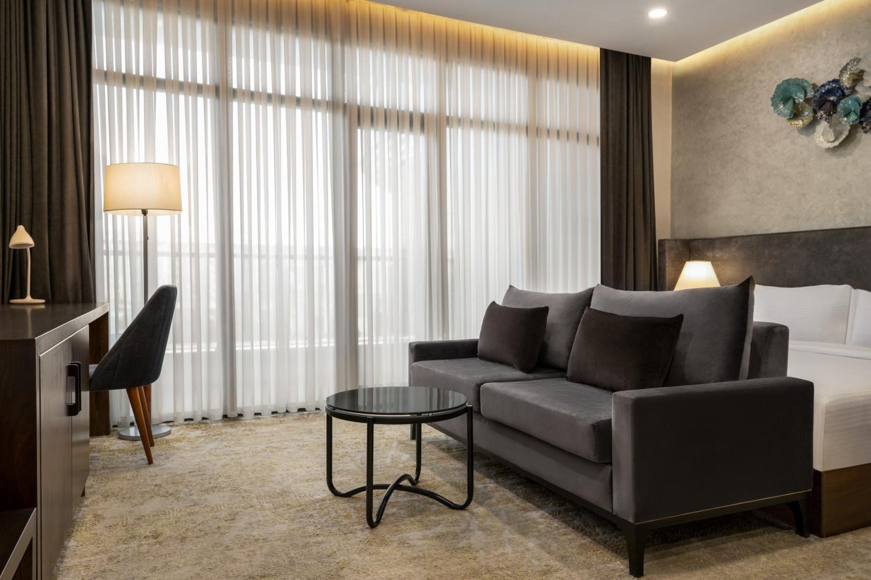 Deluxe King Room - Photo 3
