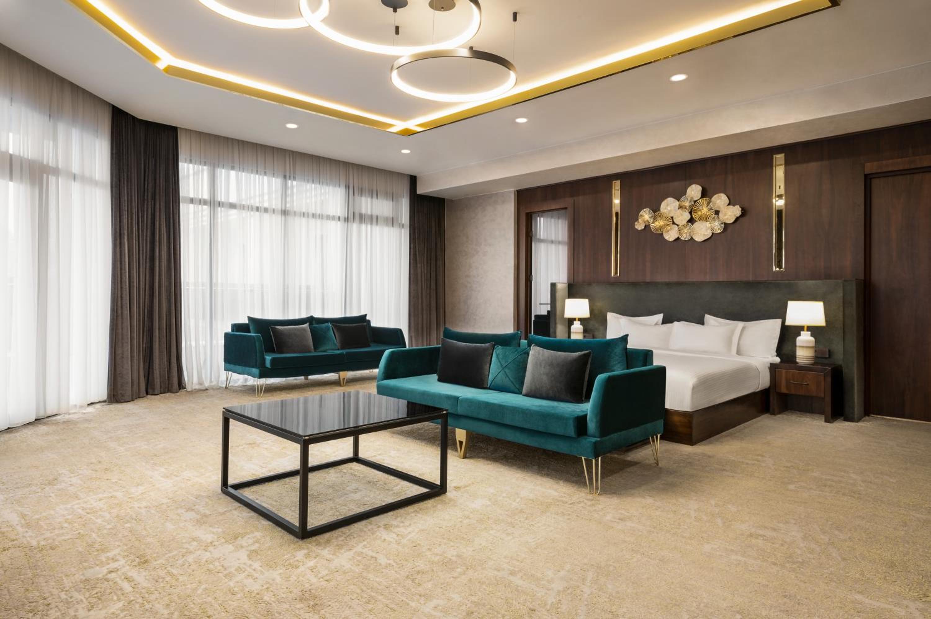 Executive Suite - Photo 4