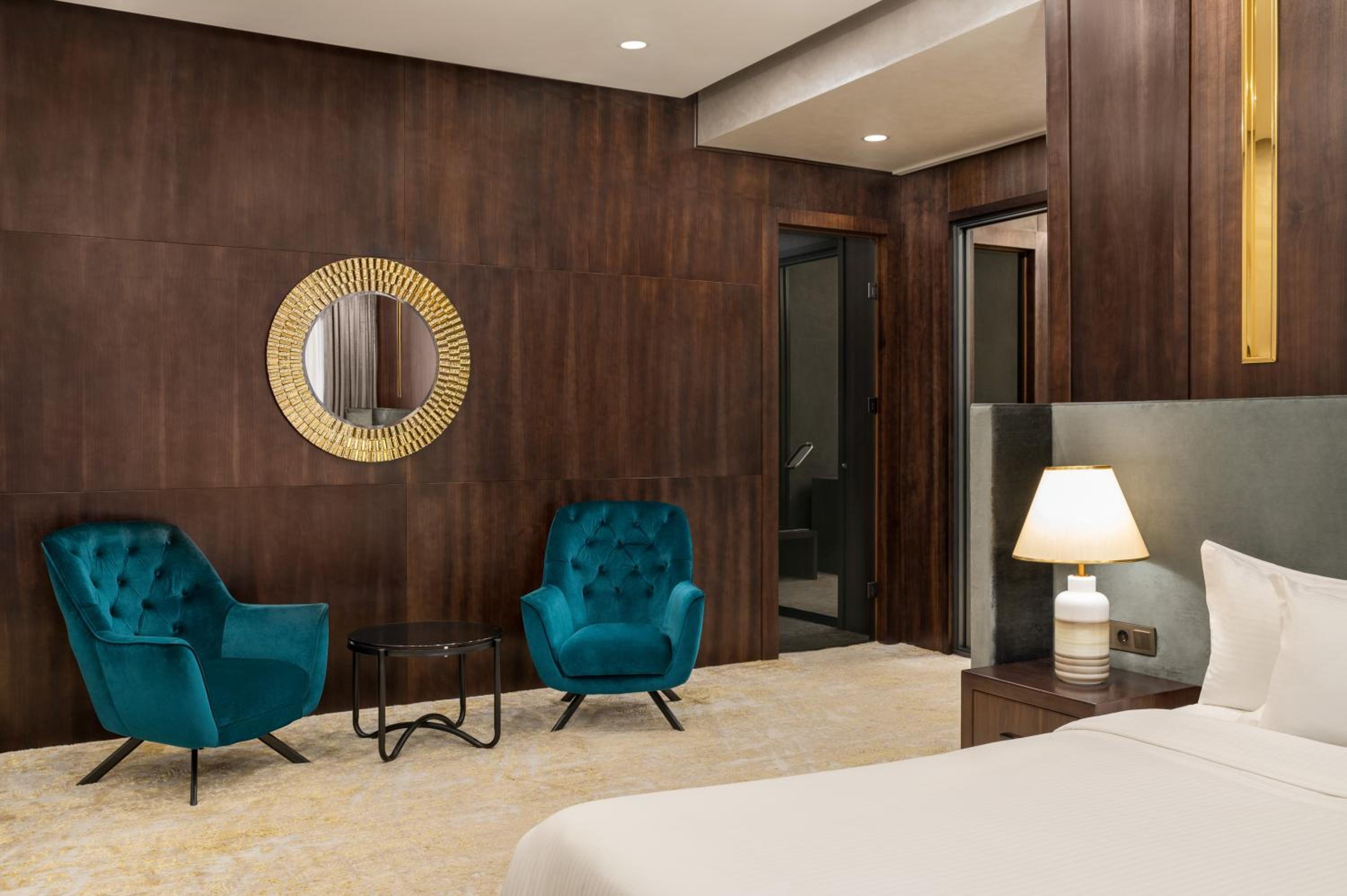 Suite - Photo 5