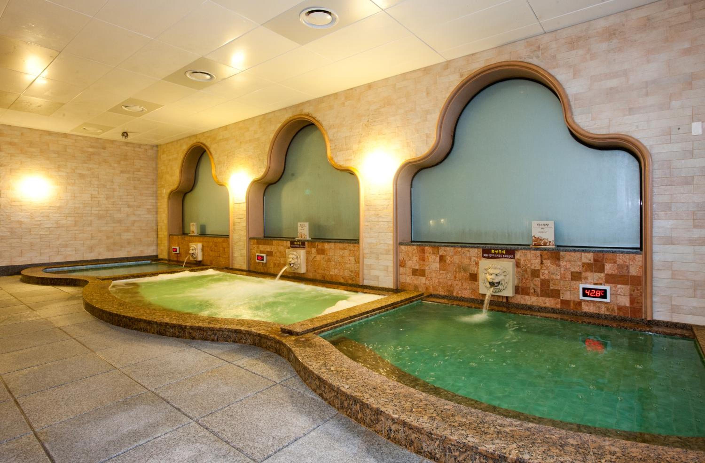 Hotel Superior Double Room (Without Kitchenette) With 1 Bottle Of Wine & Sauna For 2pax