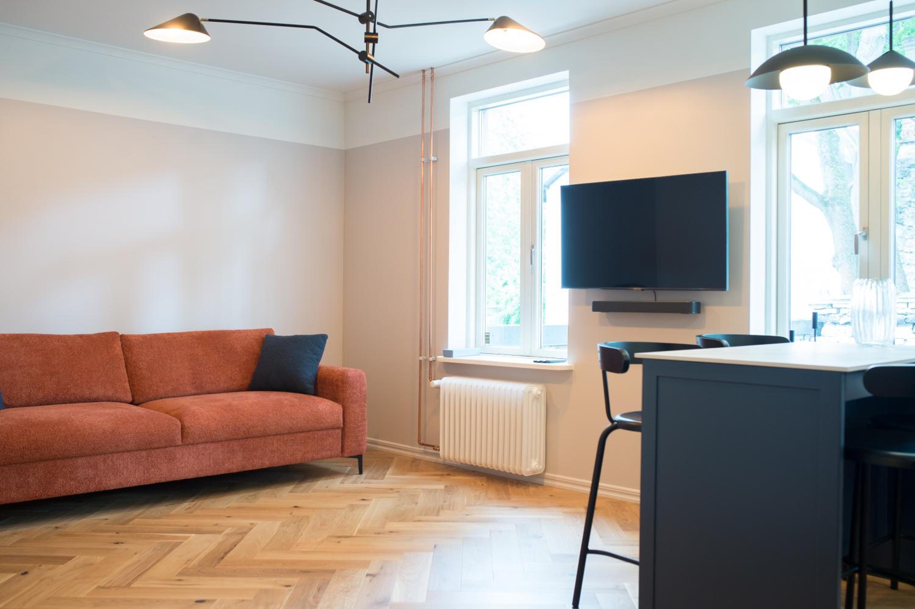 One-Bedroom Apartment photo 1