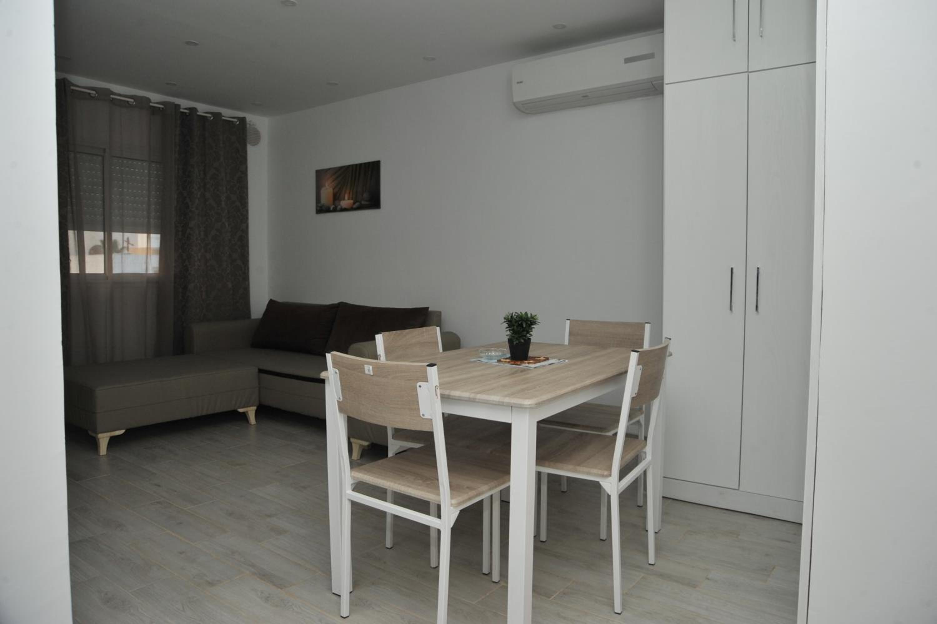 One-Bedroom Apartment photo 2