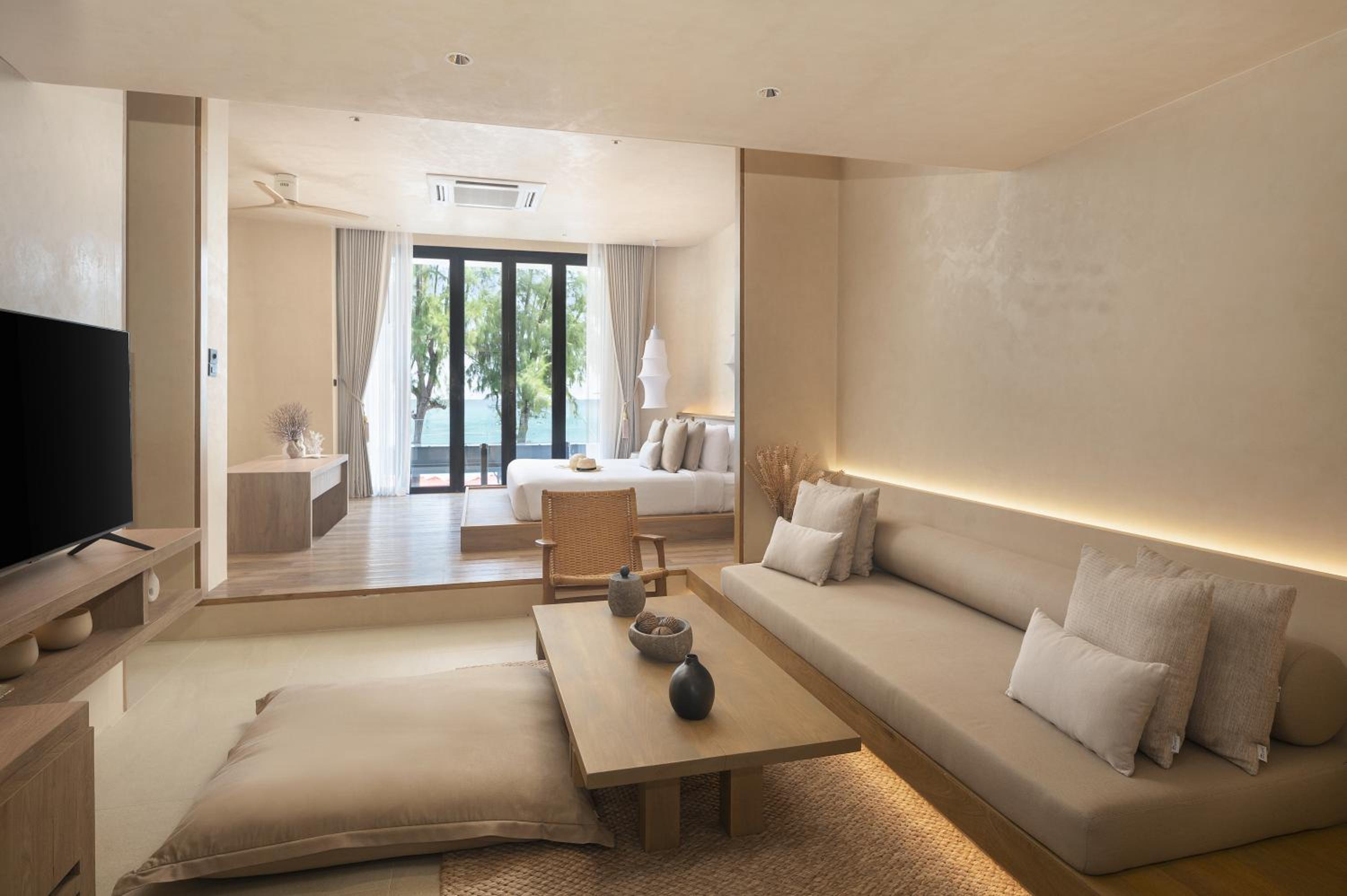 Grand Suite Seaview with Jacuzzi - Photo 1