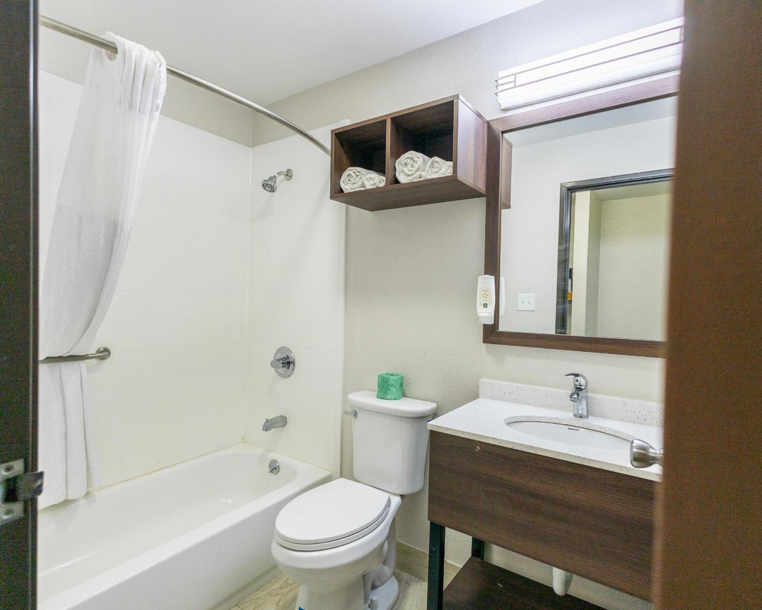 King Room - Non-Smoking - Photo 2