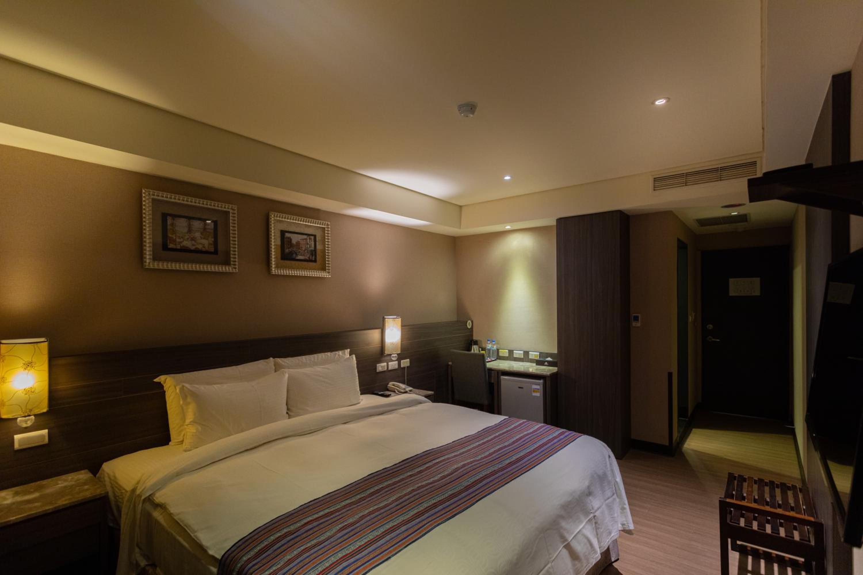 Double Room - Photo 5