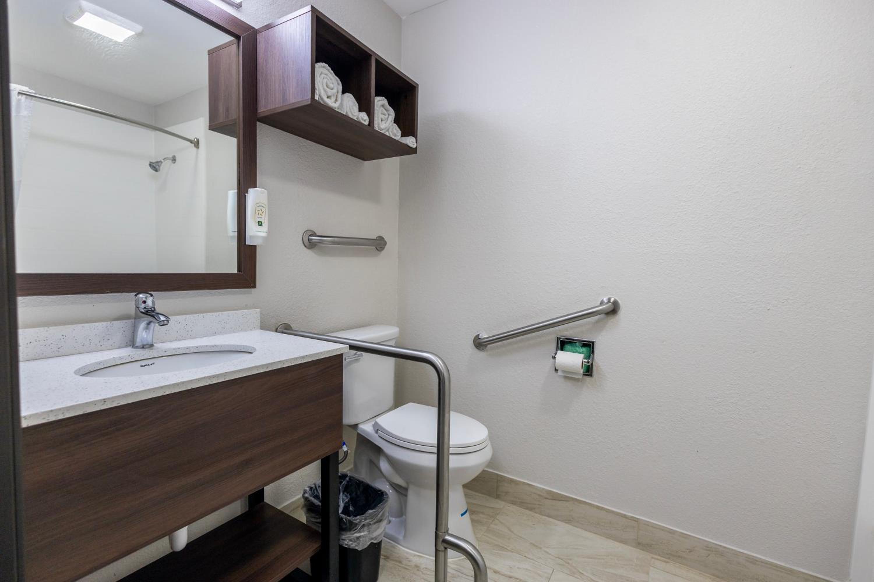 King Room - Accessible/Non-Smoking - Photo 3