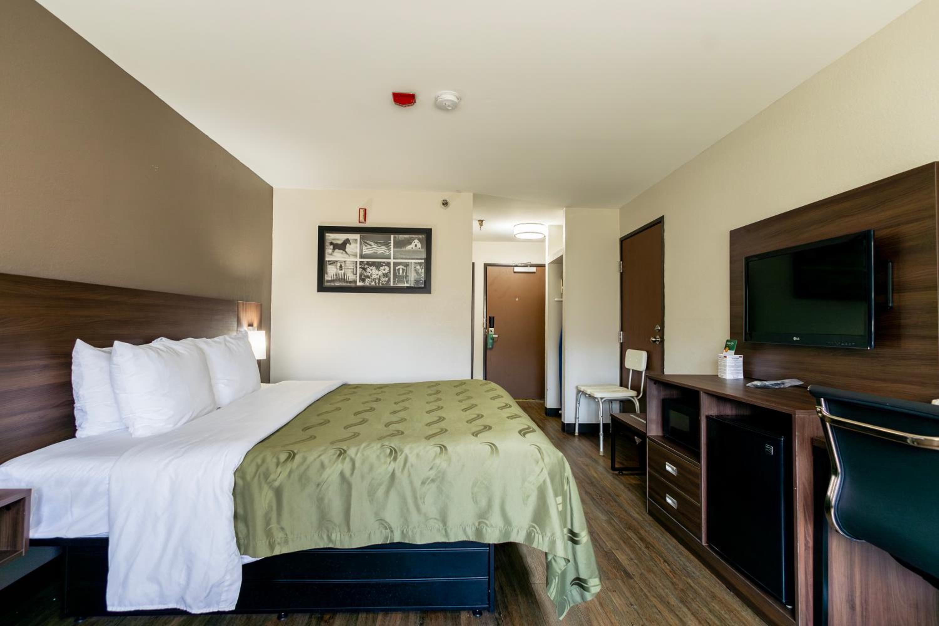 King Room - Accessible/Non-Smoking - Photo 1
