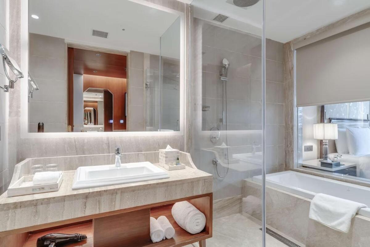 Collection Executive Room - Photo 6