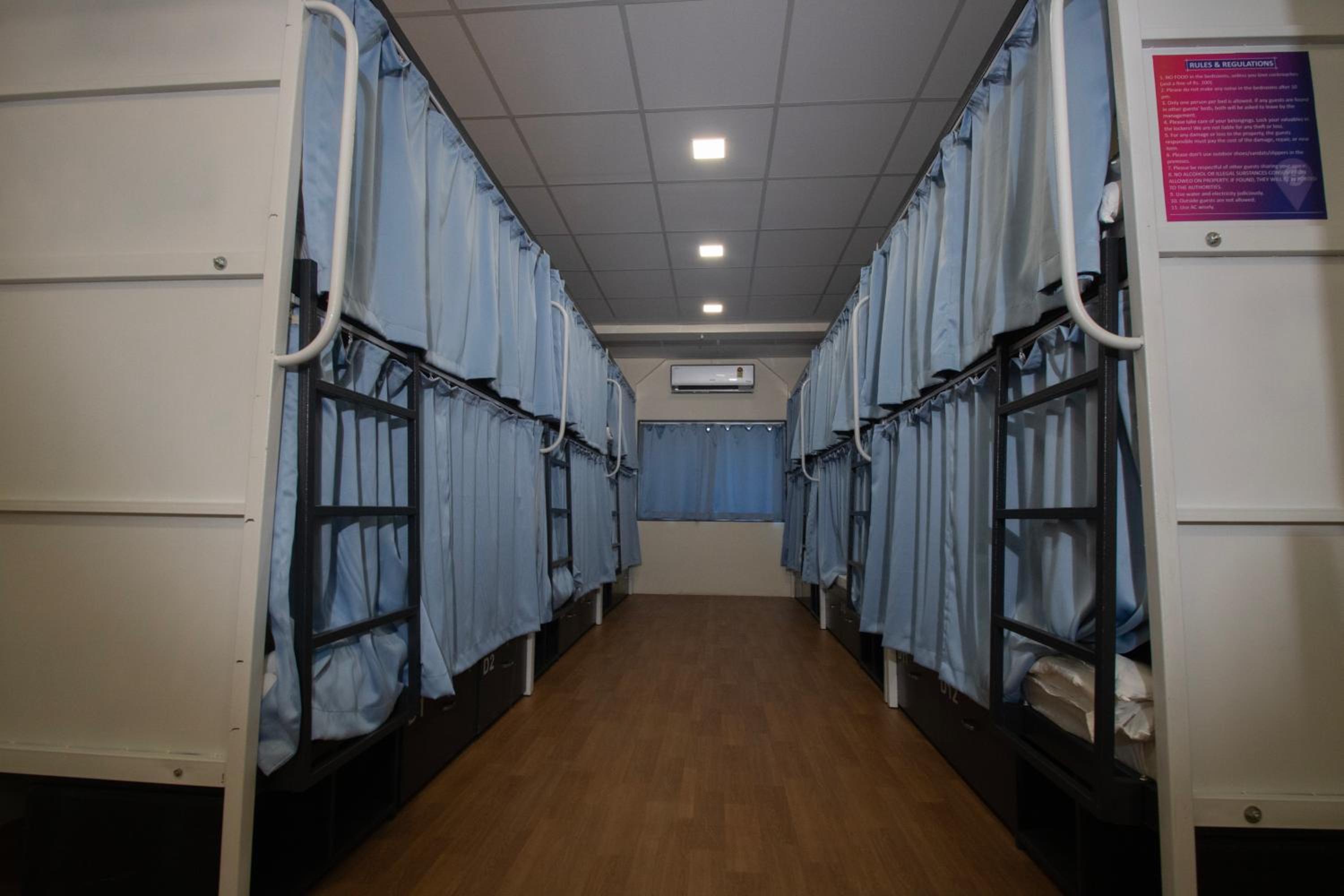 Single Bed in Mixed Dormitory Room