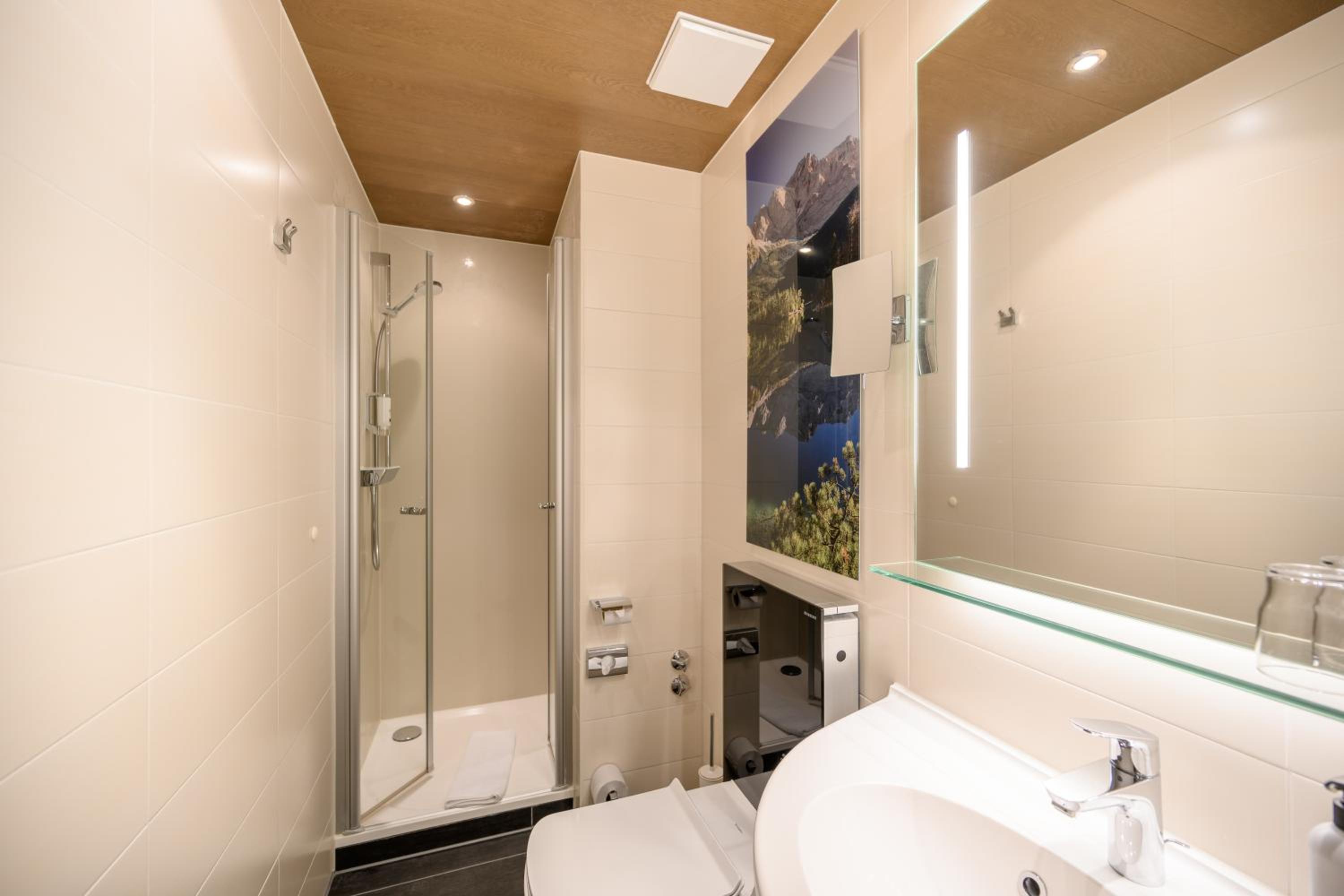 Small & Cozy - Photo 2
